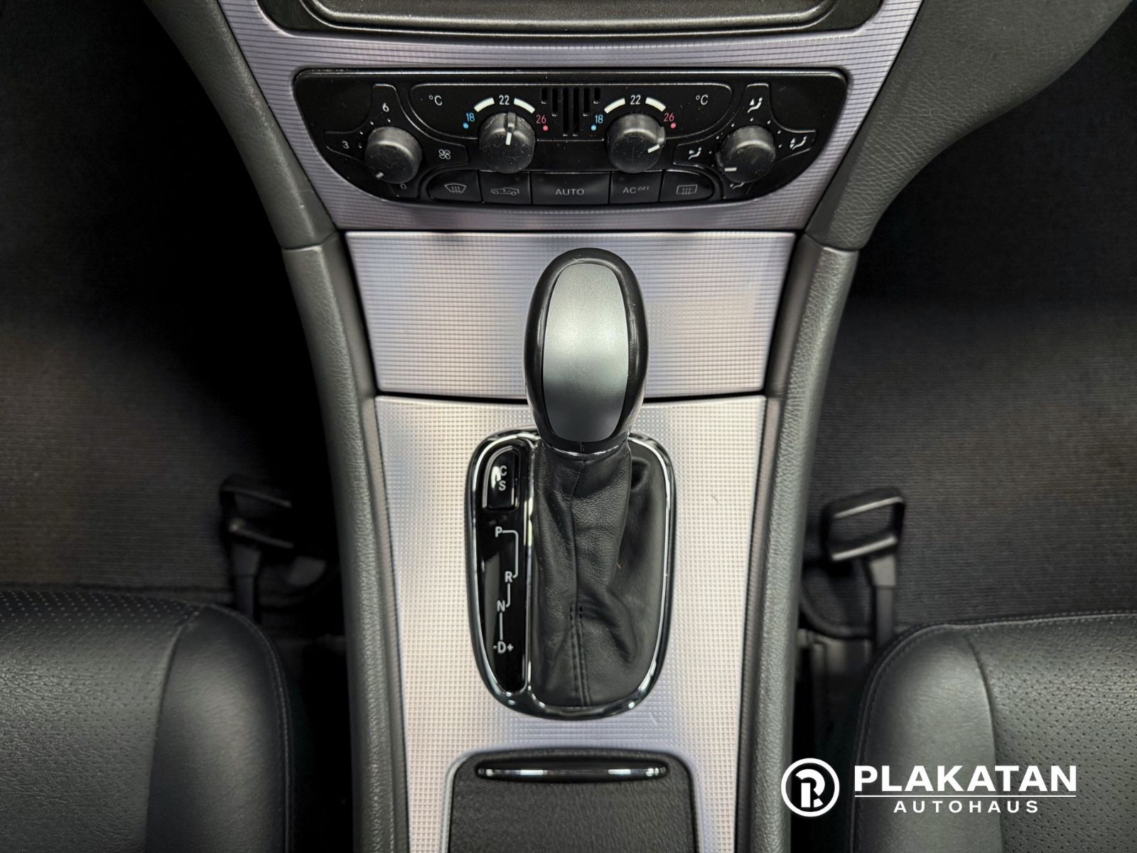 Fahrzeugabbildung Mercedes-Benz C 230 Bi-Xenon Leder Tempomat 2Hand