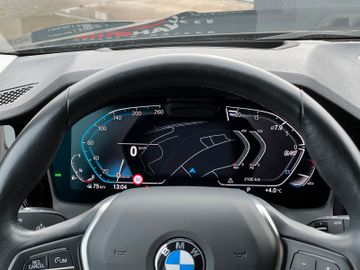 Fahrzeugabbildung BMW 330i Steptr. LiveCockpProf HuD ACC Laser HiFi DA