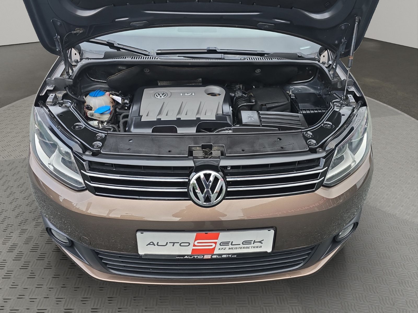 Fahrzeugabbildung Volkswagen Touran Trendline 1,6TDI 7 Sitze Tempomat