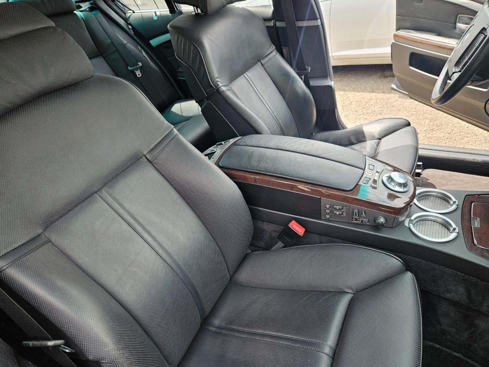 BMW 735i  