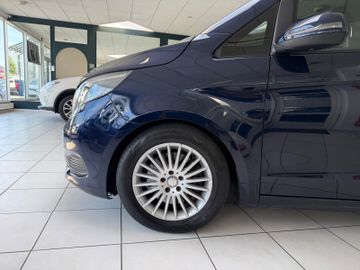 Mercedes V 220 - 9