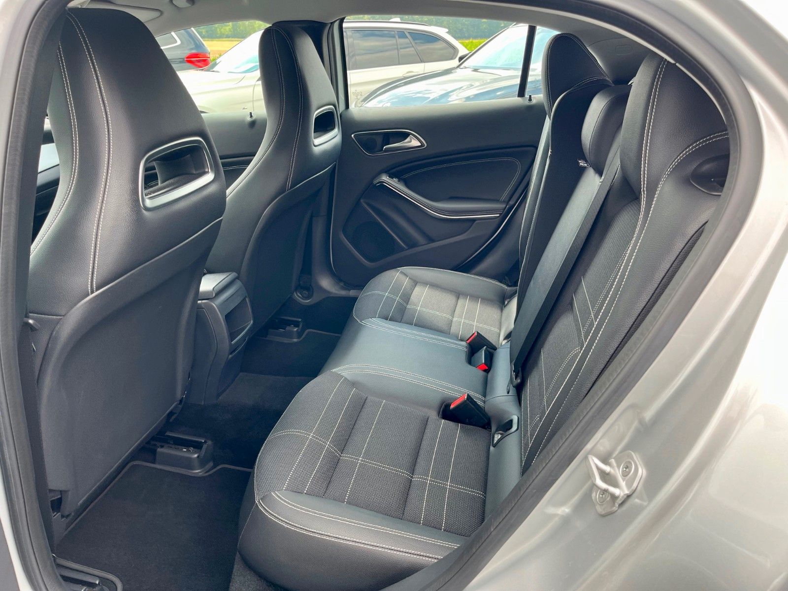 Fahrzeugabbildung Mercedes-Benz GLA 180 Urban Navi Xenon 2.HAND Leder SPORTSITZE