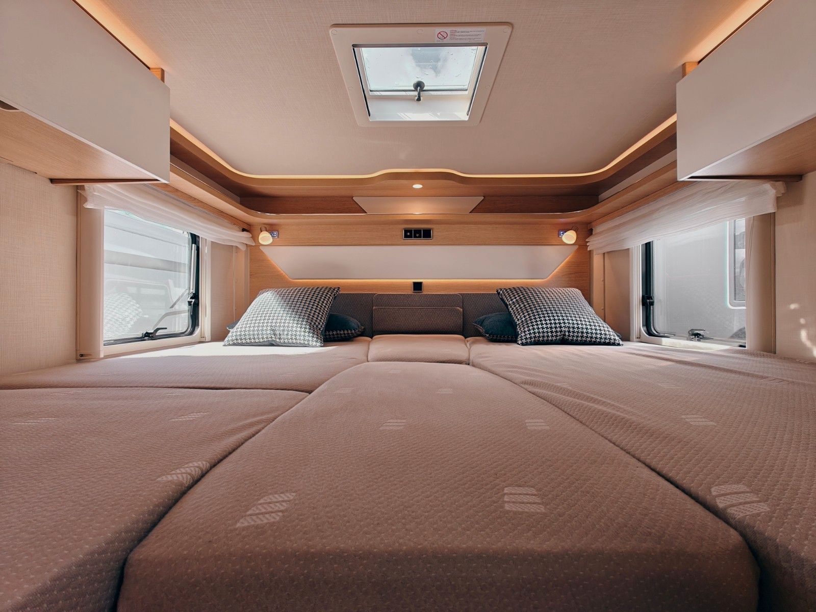 Fahrzeugabbildung HYMER / ERIBA / HYMERCAR B-KLASSE MC T 680 - AUS ERSTBESITZ