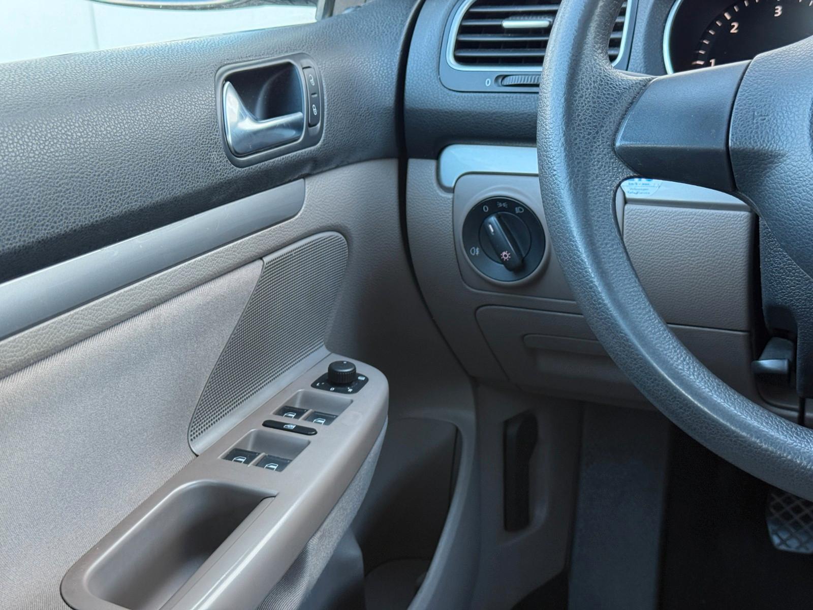 Volkswagen Golf 2010 — photo 11