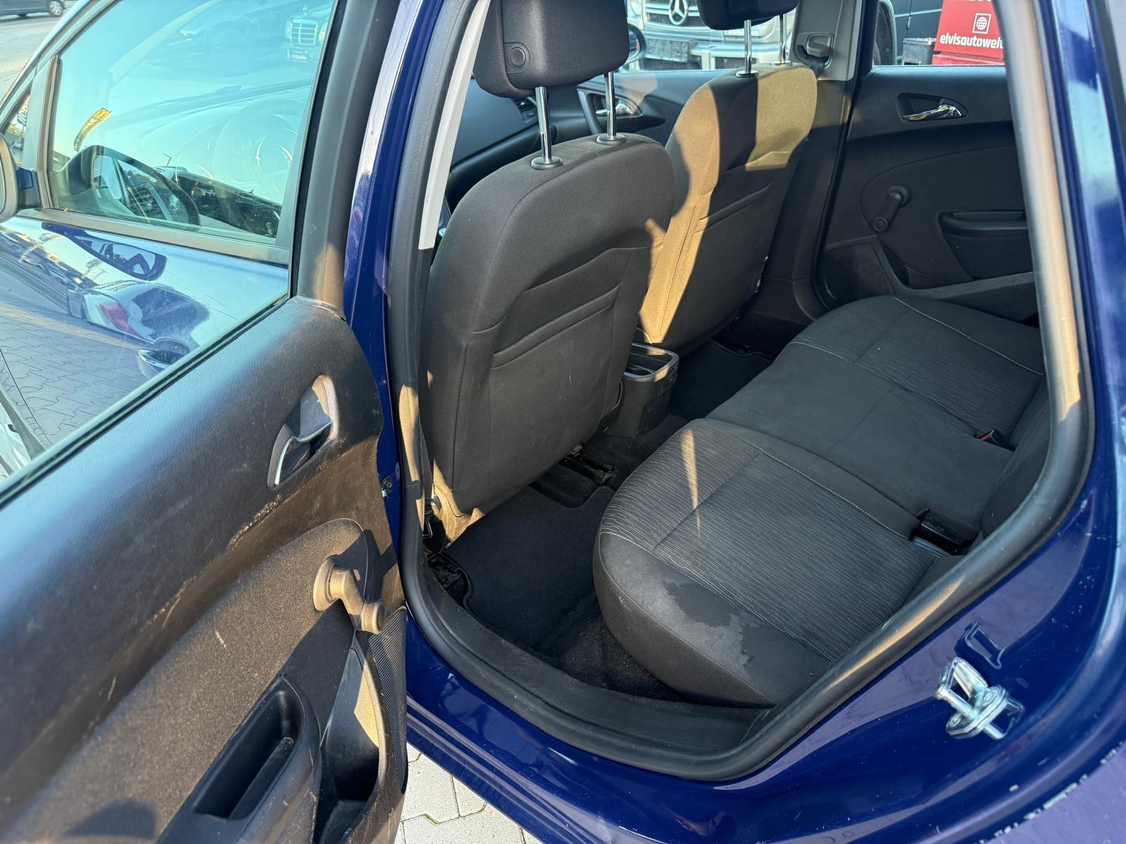Opel Astra 2015 — photo 11