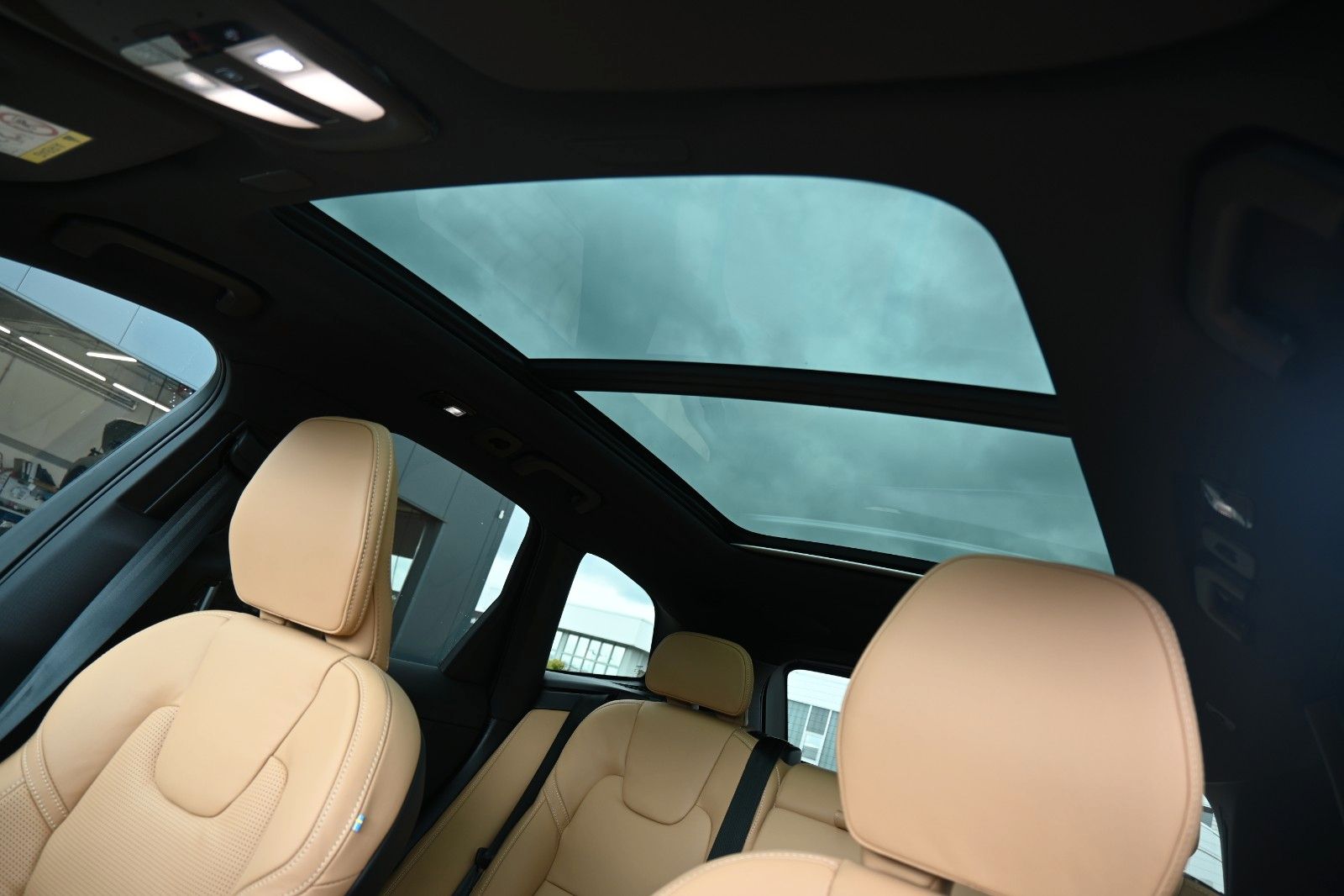 Fahrzeugabbildung Volvo XC60 B4 D AWD Ultimate Dark*STDHZG*360°*LUFT*ACC