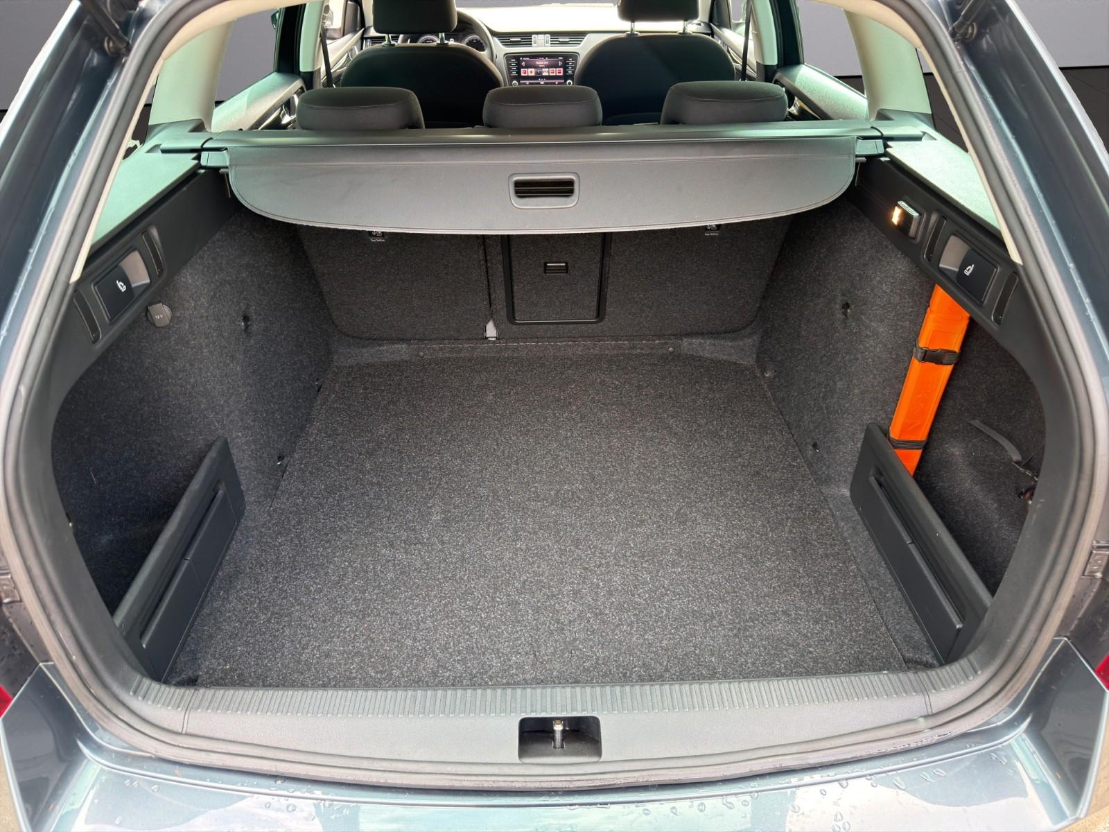 Skoda Octavia Combi Style LED/Keyless/CarPlay/PDC