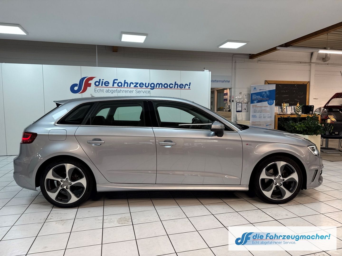 Fahrzeugabbildung Audi A3 Sportback Ambition S line Bi-Xenon 2-Zonen-Kl