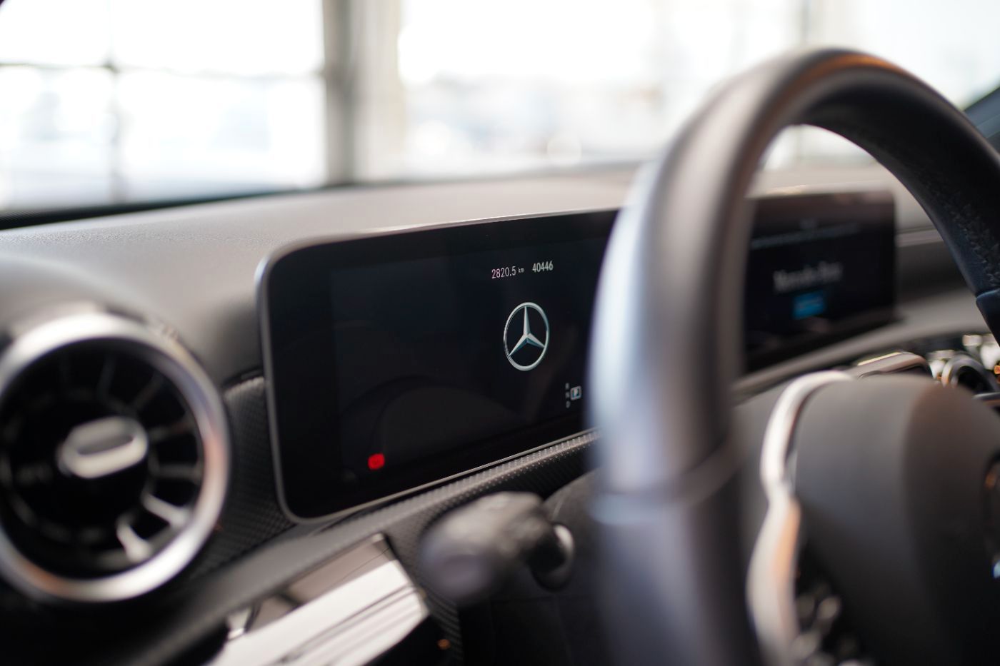 Fahrzeugabbildung Mercedes-Benz A 180 Automat Spurhalte-&Parkassist+Navi+AHK+LED