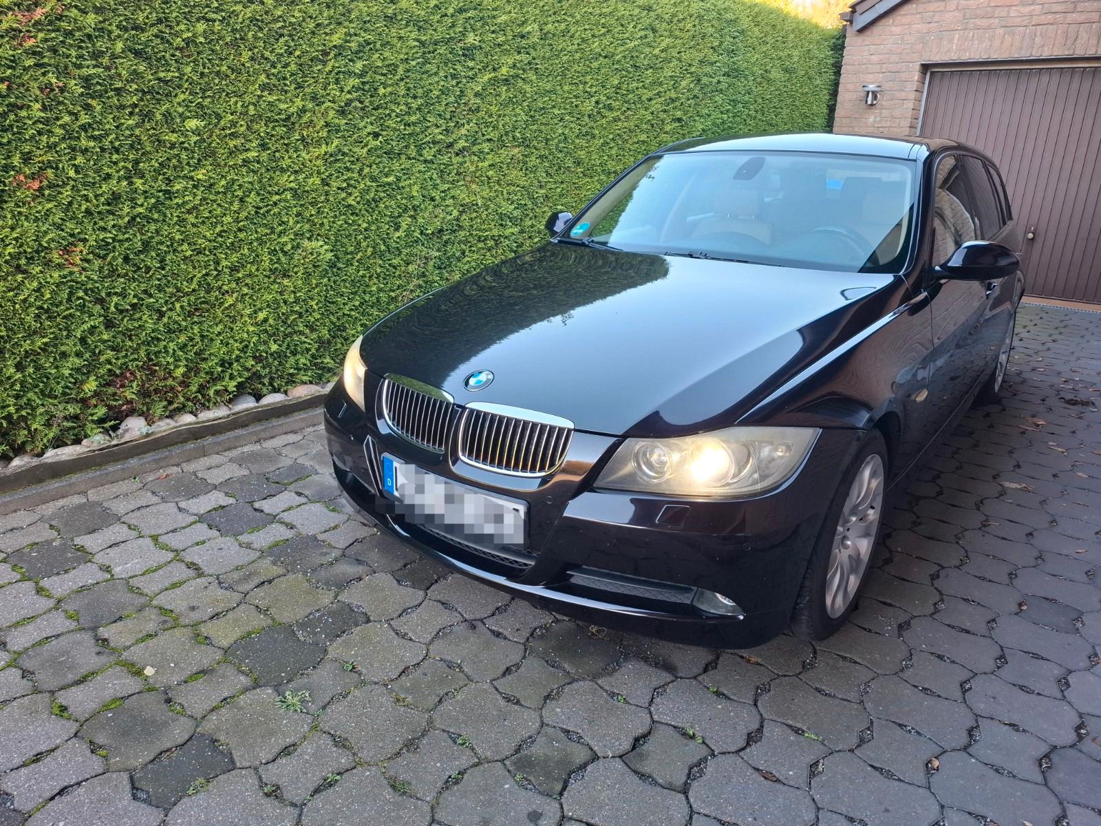 BMW 325 2008 — салон