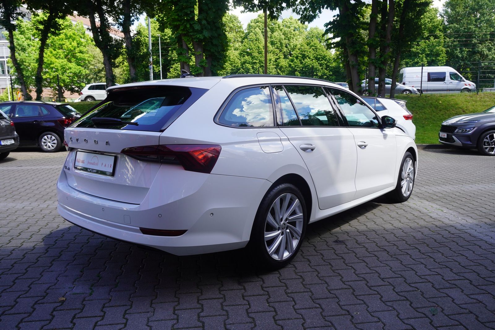 Skoda Octavia Combi 1.5 TSI First Edition ACC Kamera foto 6