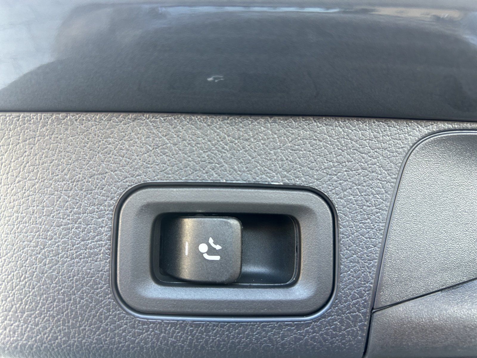 Fahrzeugabbildung Mercedes-Benz GLB 200 AMG 360° AHK KeyGo DISTRONIC Multibeam