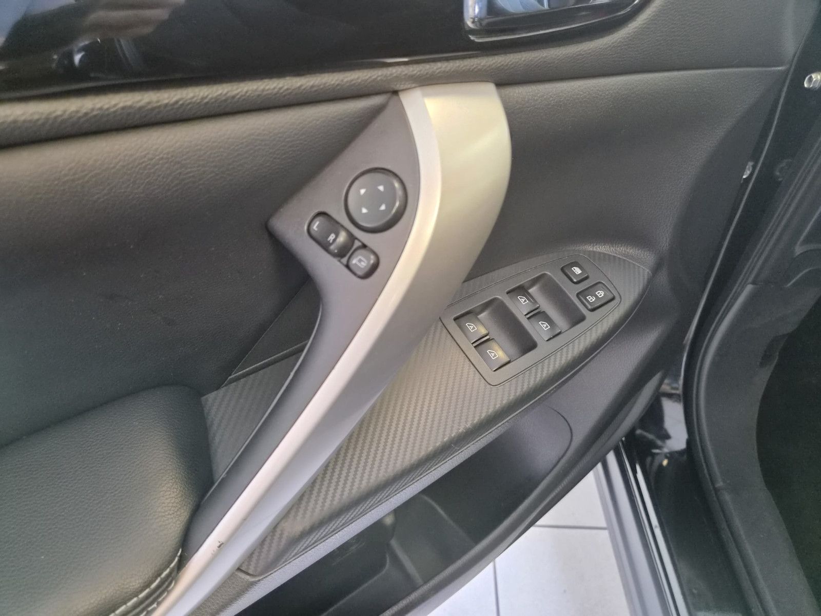 Fahrzeugabbildung Mitsubishi Eclipse Cross Plus Select Hybrid 4WD