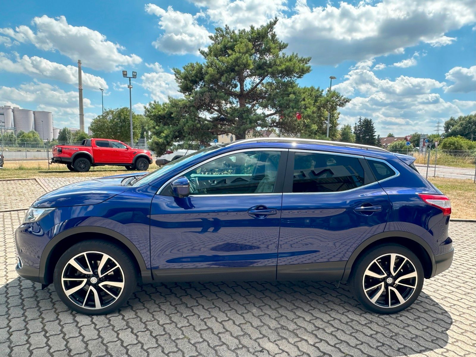 Fahrzeugabbildung Nissan Qashqai Tekna Panoramadach AHK