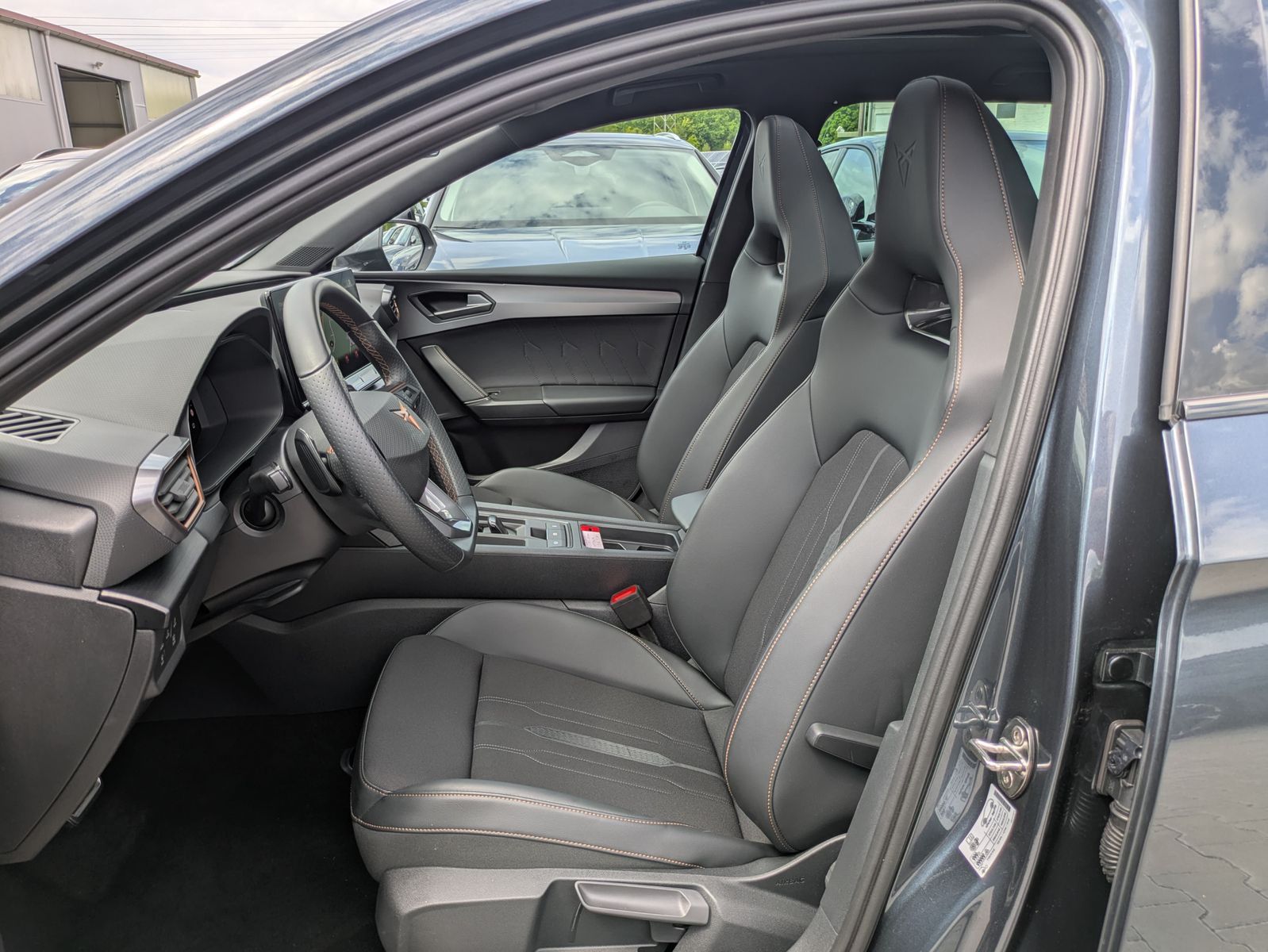 Fahrzeugabbildung CUPRA Leon VZ 2.0TSI 4Drive ACC*PANO*MATRIX*DCC*LM19"