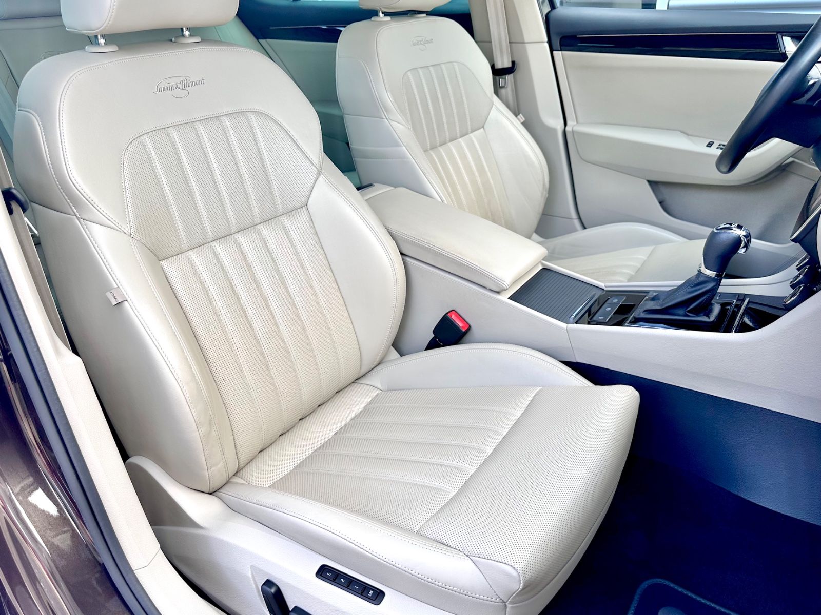 Fahrzeugabbildung SKODA SUPERB L&K 4x4*AHK+LEDER+DSG*MOD.2019*