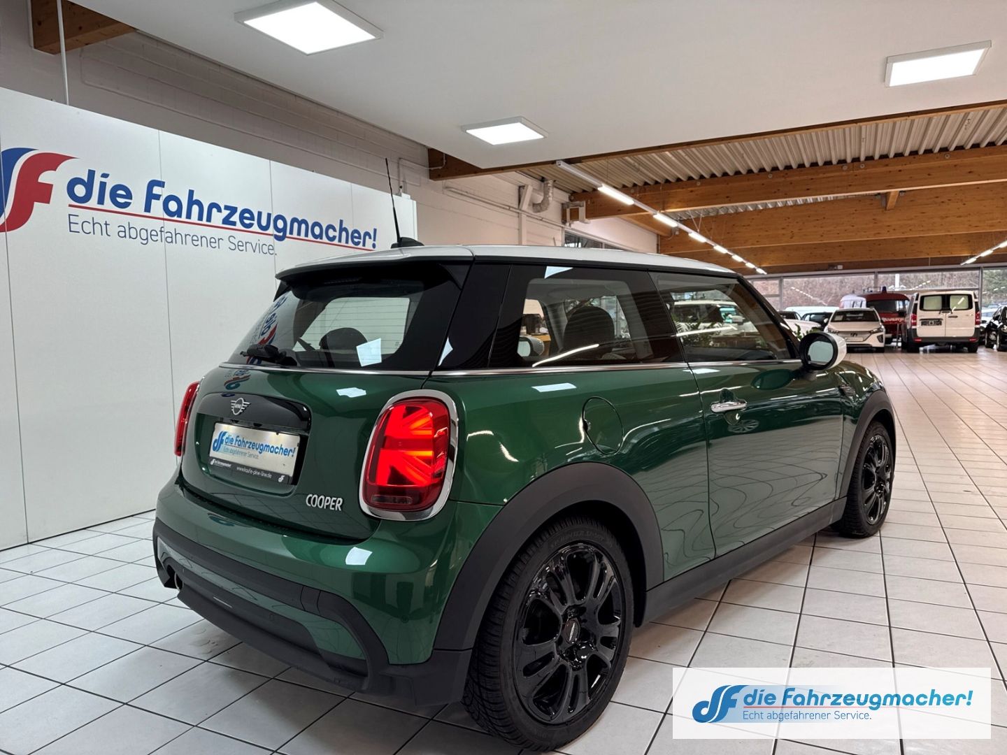 Fahrzeugabbildung MINI Cooper Classic Trim HUD Digitales Cockpit LED Ku