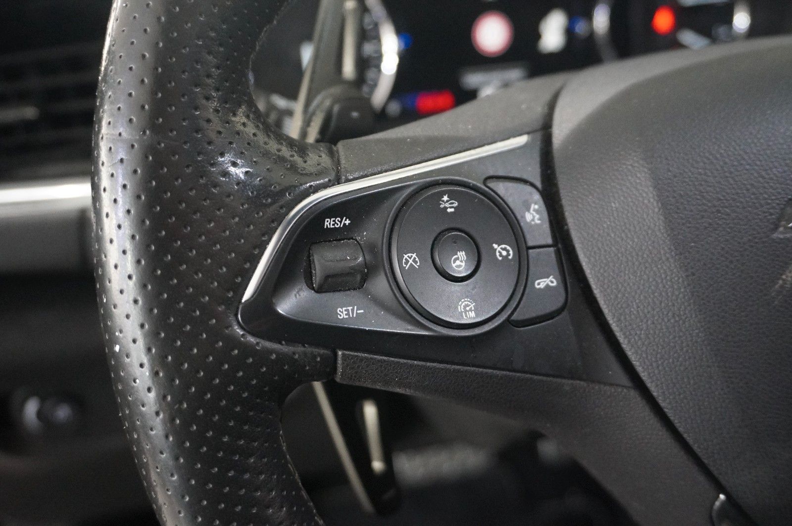 Fahrzeugabbildung Opel Insignia B ST 2.0 GSI PERFORM. NAVI/LED/360°/AHK