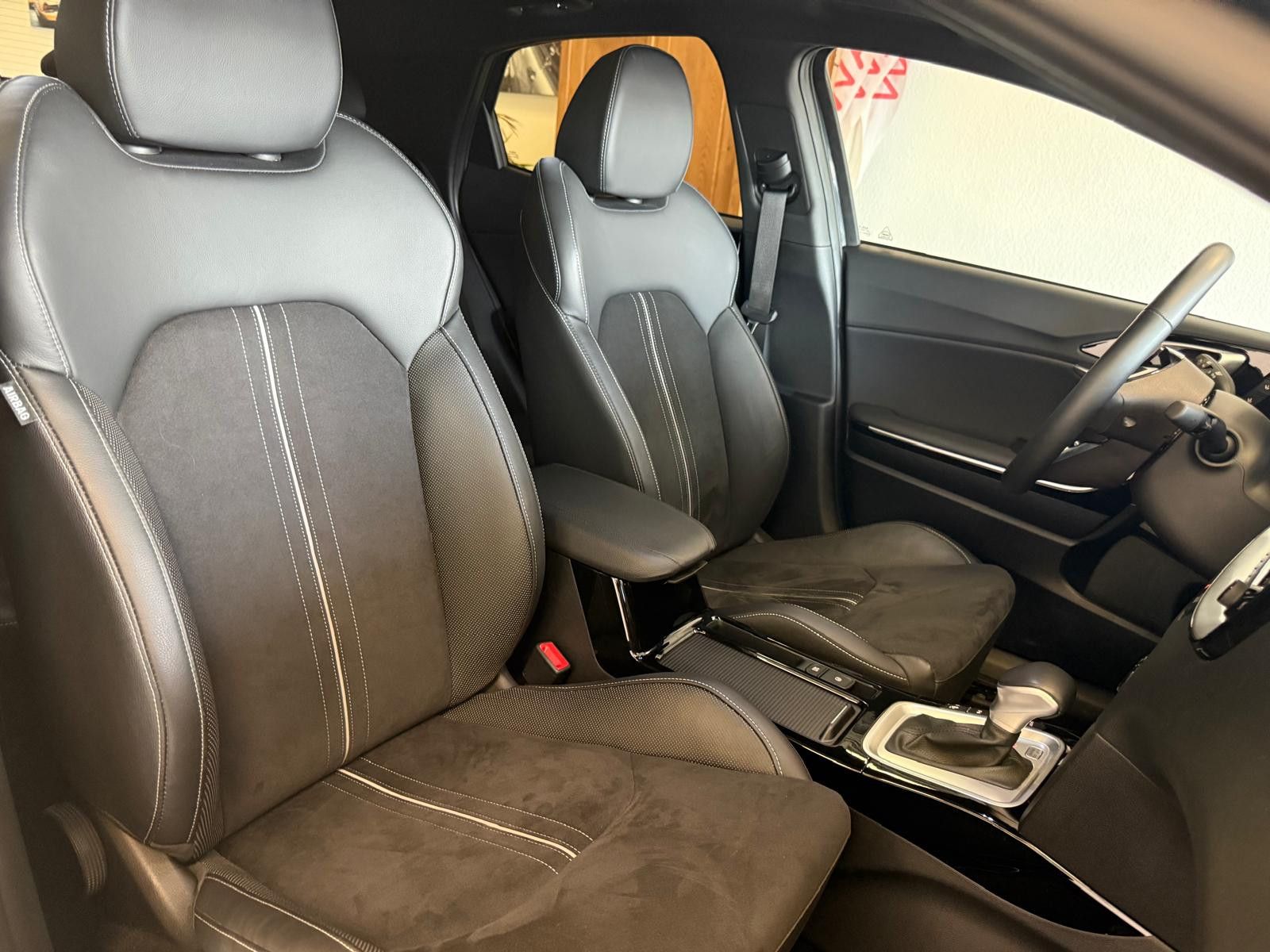 Fahrzeugabbildung Kia XCeed Black Xdition/WENIG KM/PANO/CARPLAY/SOUND