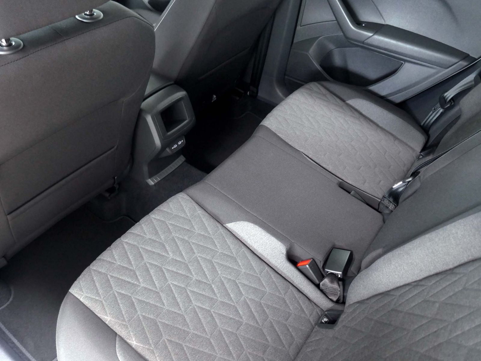 Fahrzeugabbildung Volkswagen T-Cross Life 1.0 TSI | LED PDC ACC App