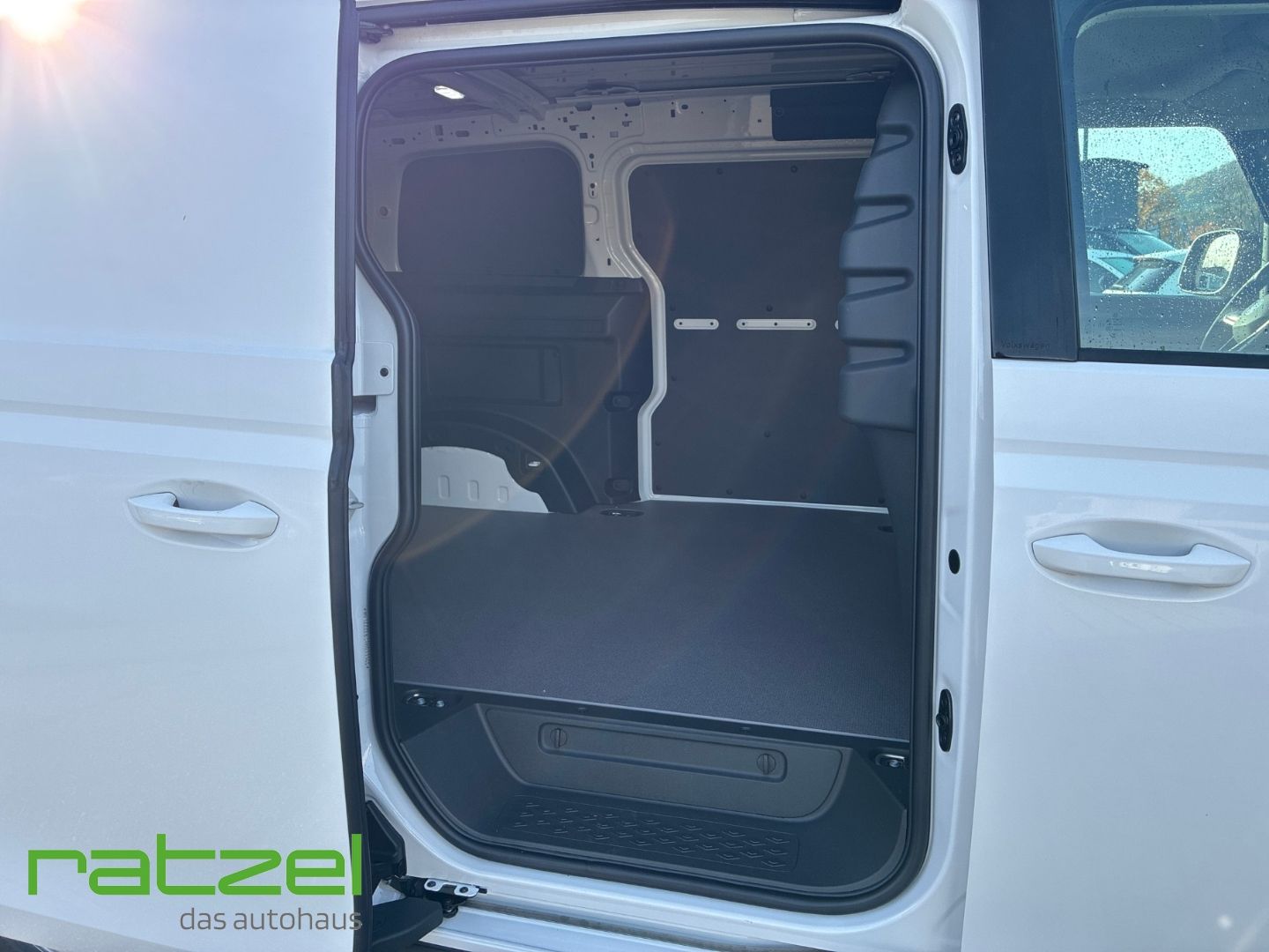 Fahrzeugabbildung Volkswagen ID. Buzz Cargo 125 kW Pure AHK+Navi+LED