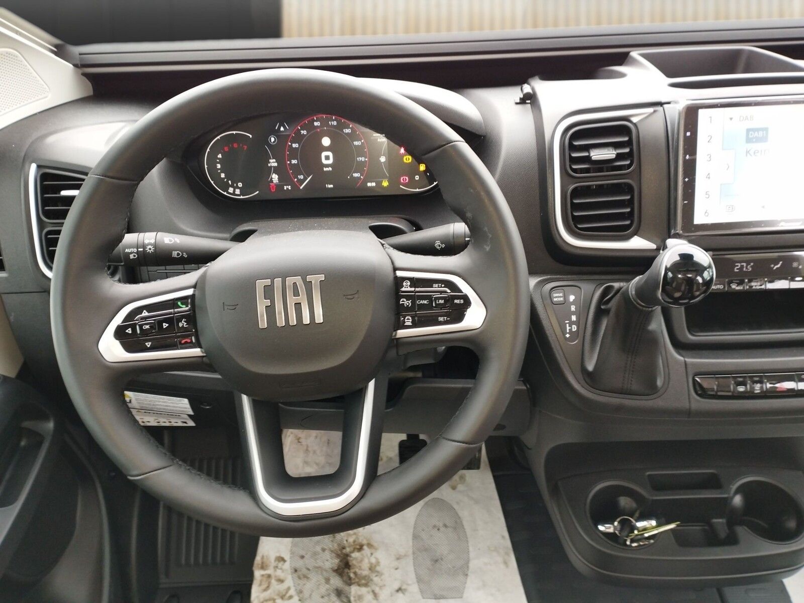 Fahrzeugabbildung Eura Mobil Van V 635 EB Captain-Chair- Sitze, Skyroof, RFK