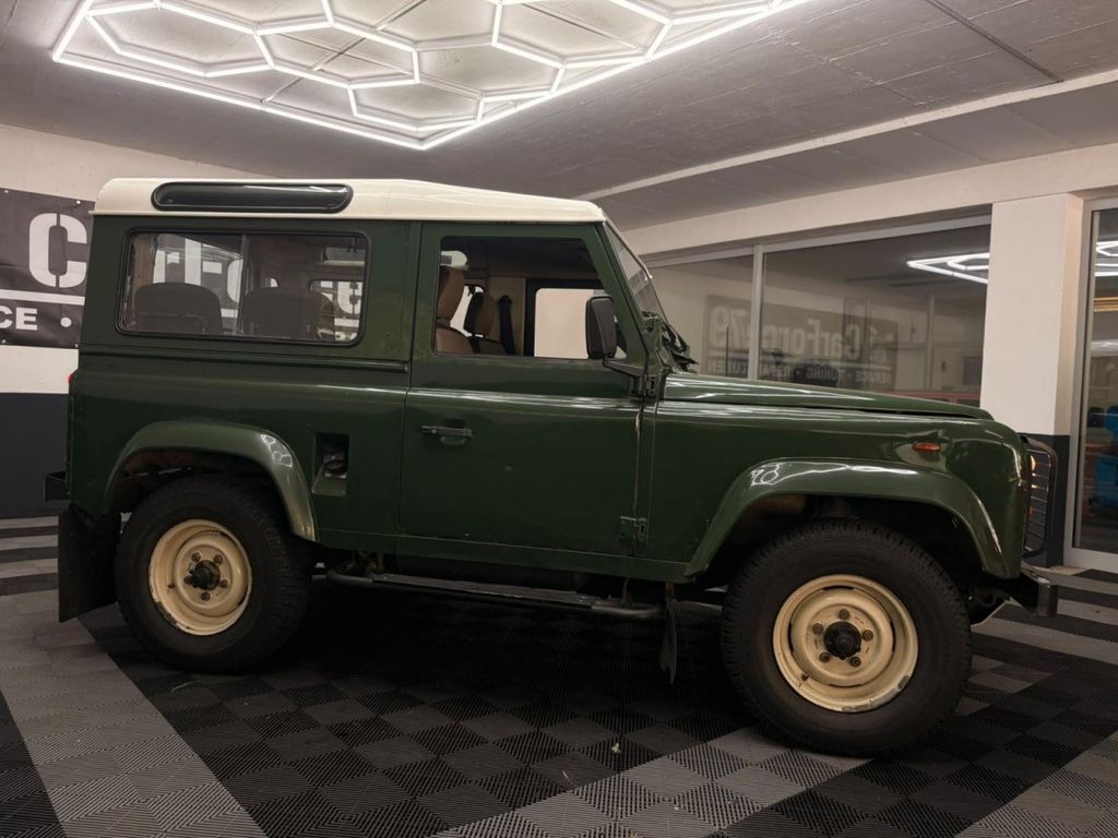 LAND ROVER Defender 90 E Station Wagon RADIO LAND ROVER Defender 90 E Station Wagon RADIO