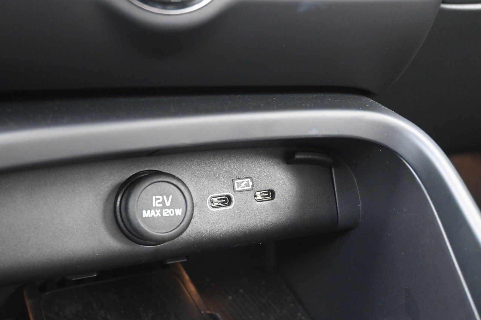 Fahrzeugabbildung Volvo C40 Ultimate BEV Single Motor H/K*AHK*PANO*