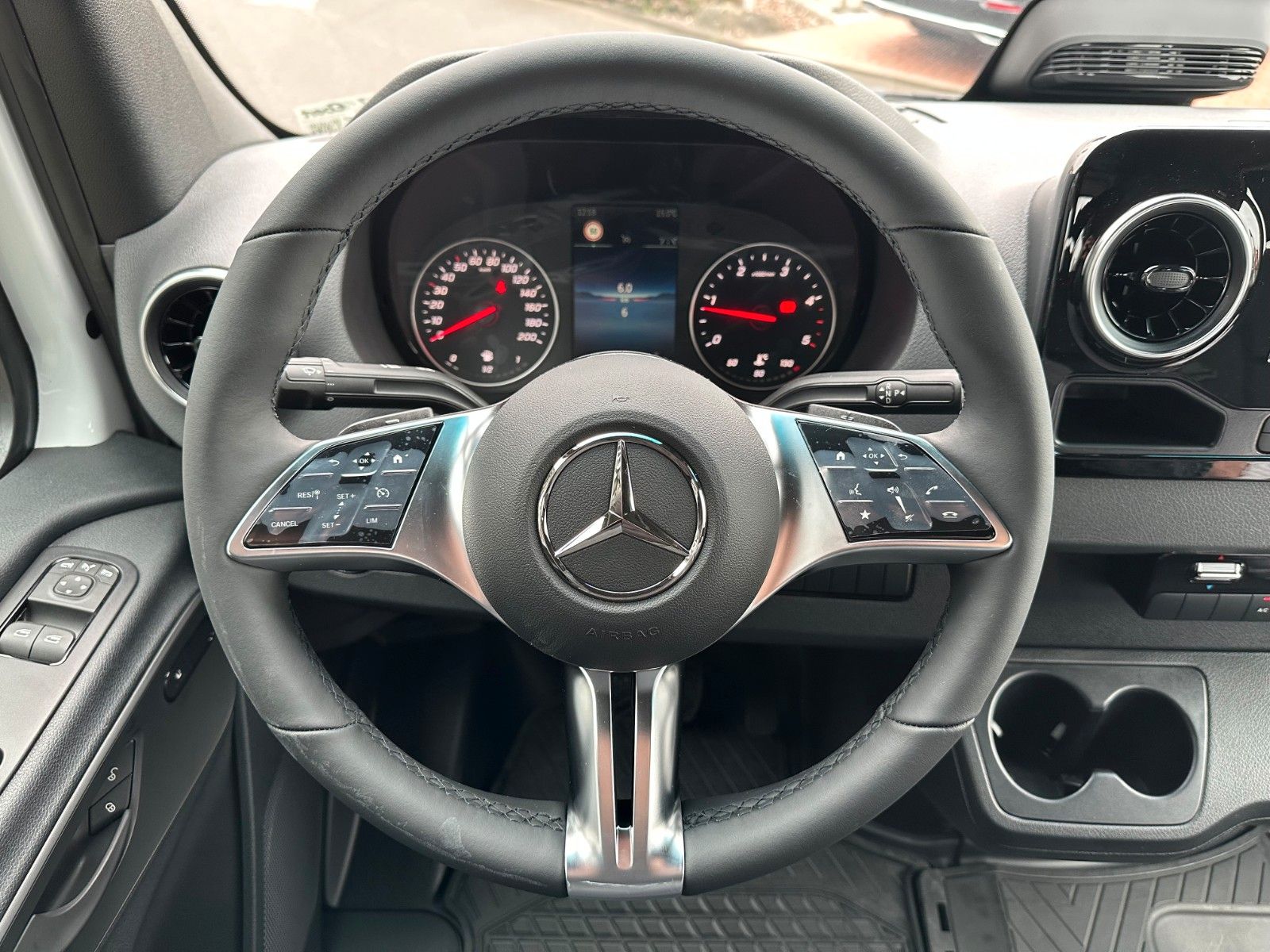 Fahrzeugabbildung Mercedes-Benz Sprinter 317 CDI 3665 9G DoKa AHK Klima