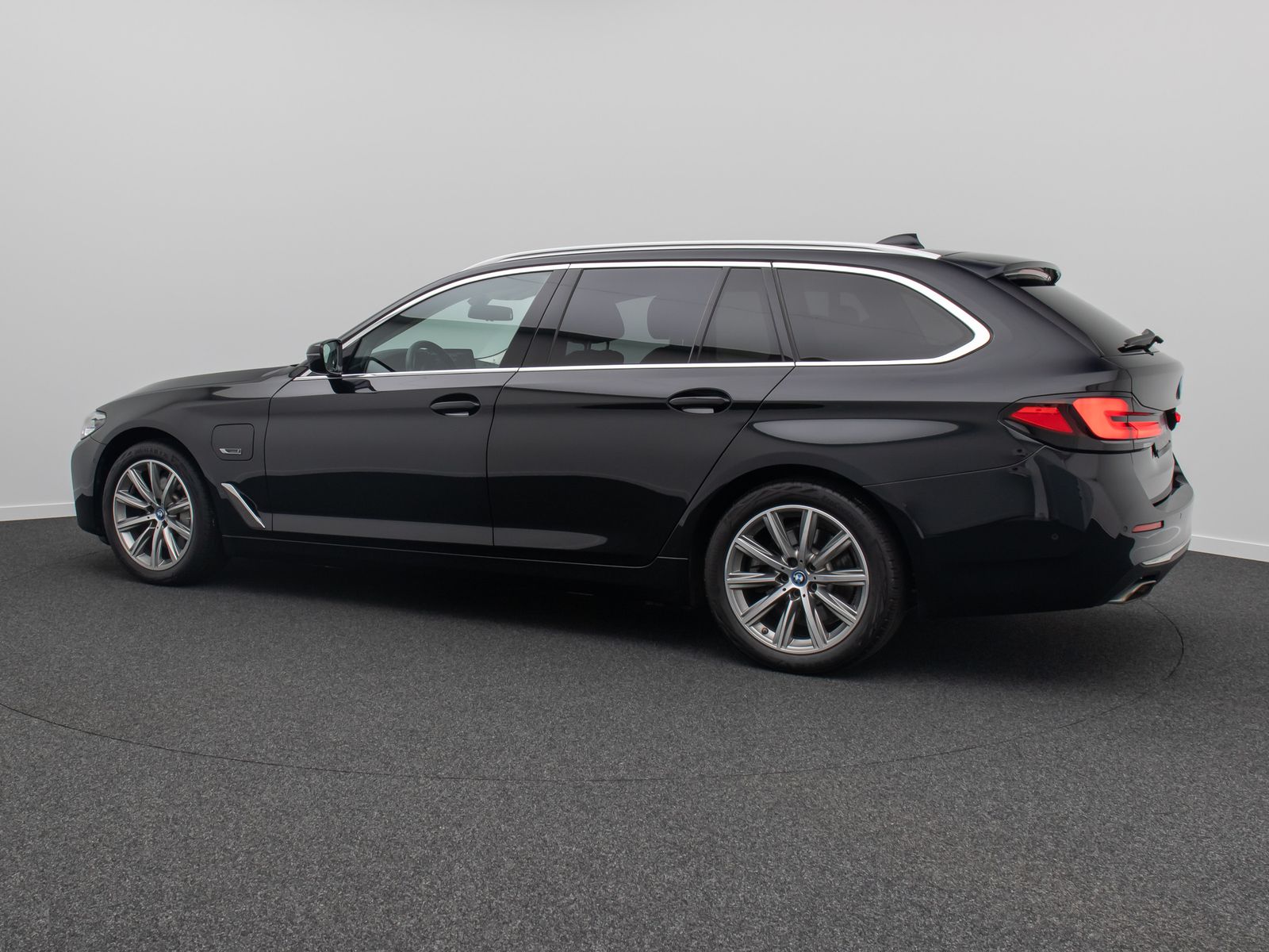 Fahrzeugabbildung BMW 530e xD Luxury Line DAB Alarm Kamera AHK 18Zoll