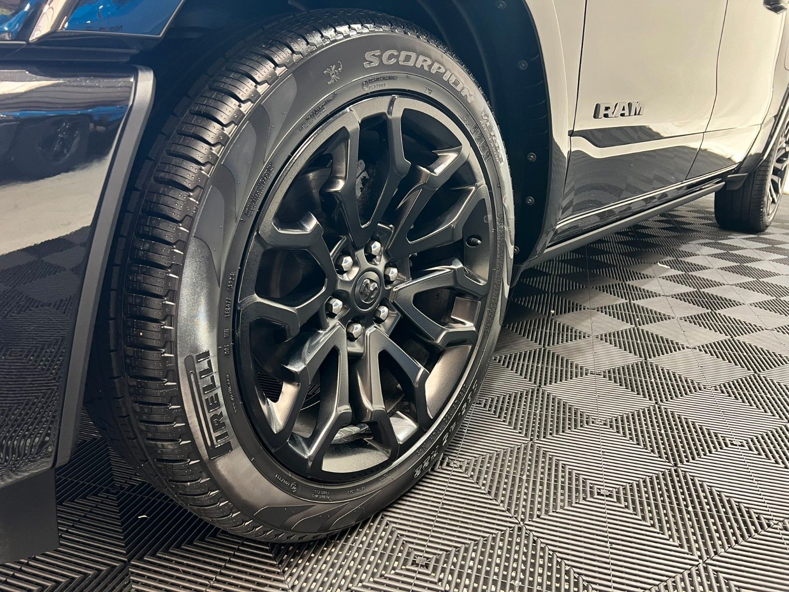 Fahrzeugabbildung Dodge RAM 1500 Limited Night  H/O 3.0L / MFT