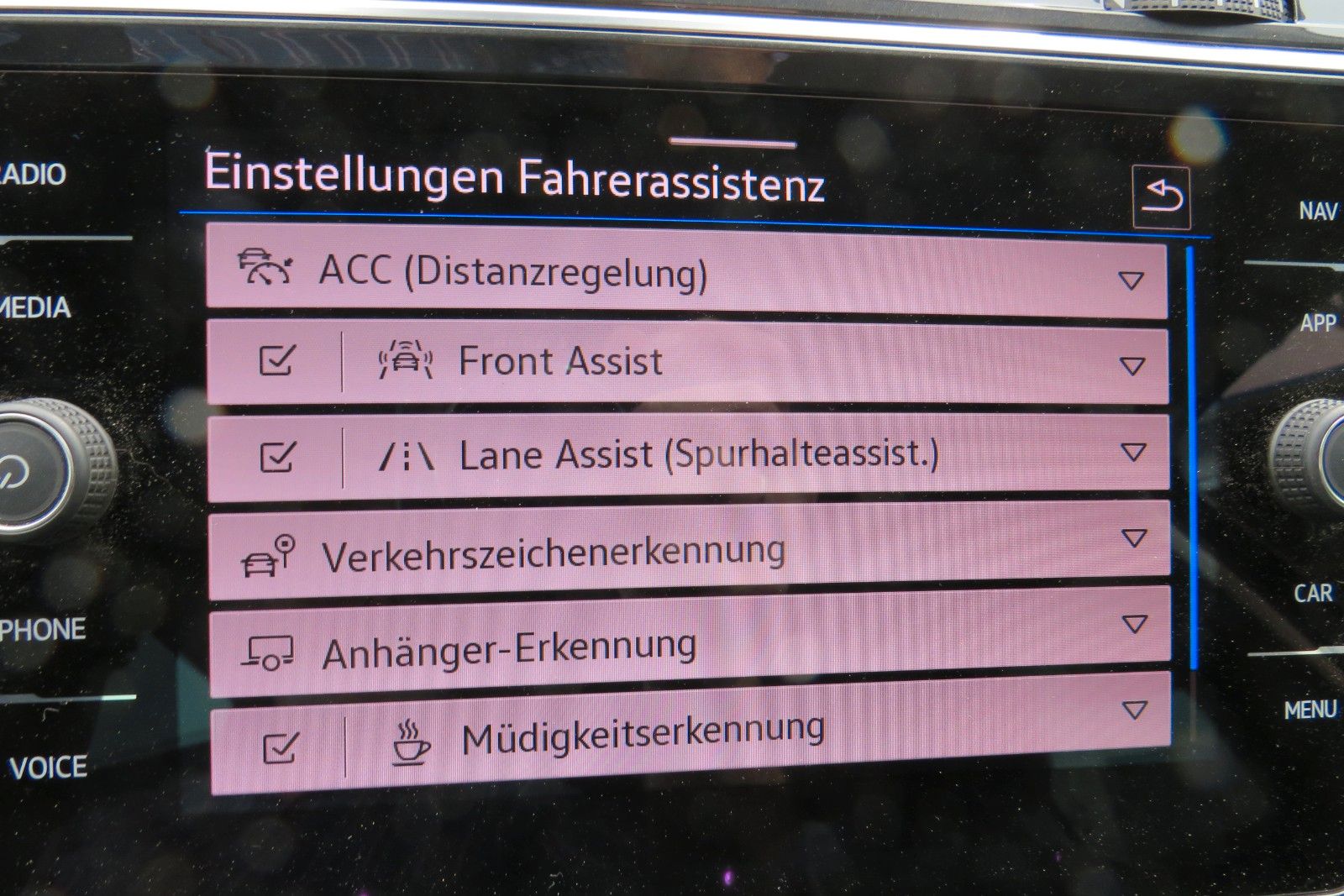 Fahrzeugabbildung Volkswagen Tiguan Life DSG AHK KAMERA ACC PDC SITZH. NAVI 1
