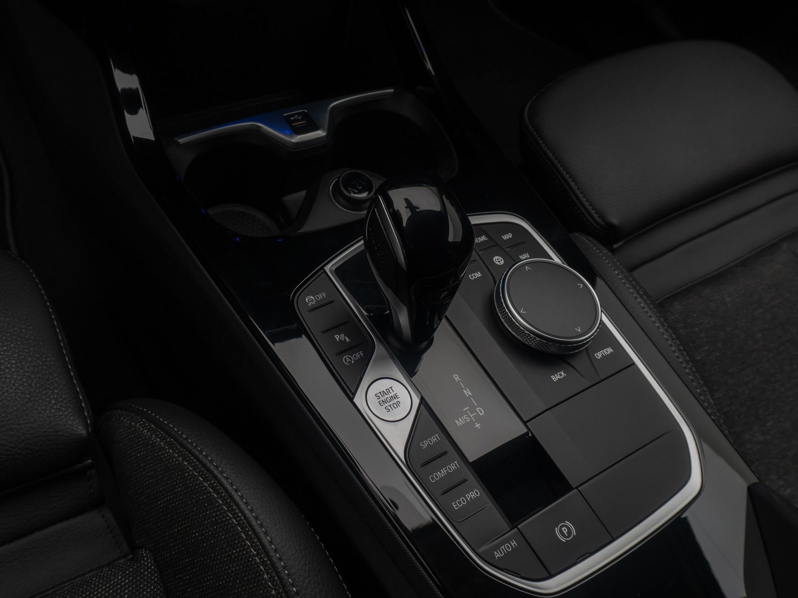 Fahrzeugabbildung BMW 118i Sport Line DAB CockPitPr PDC Fernlichtassis