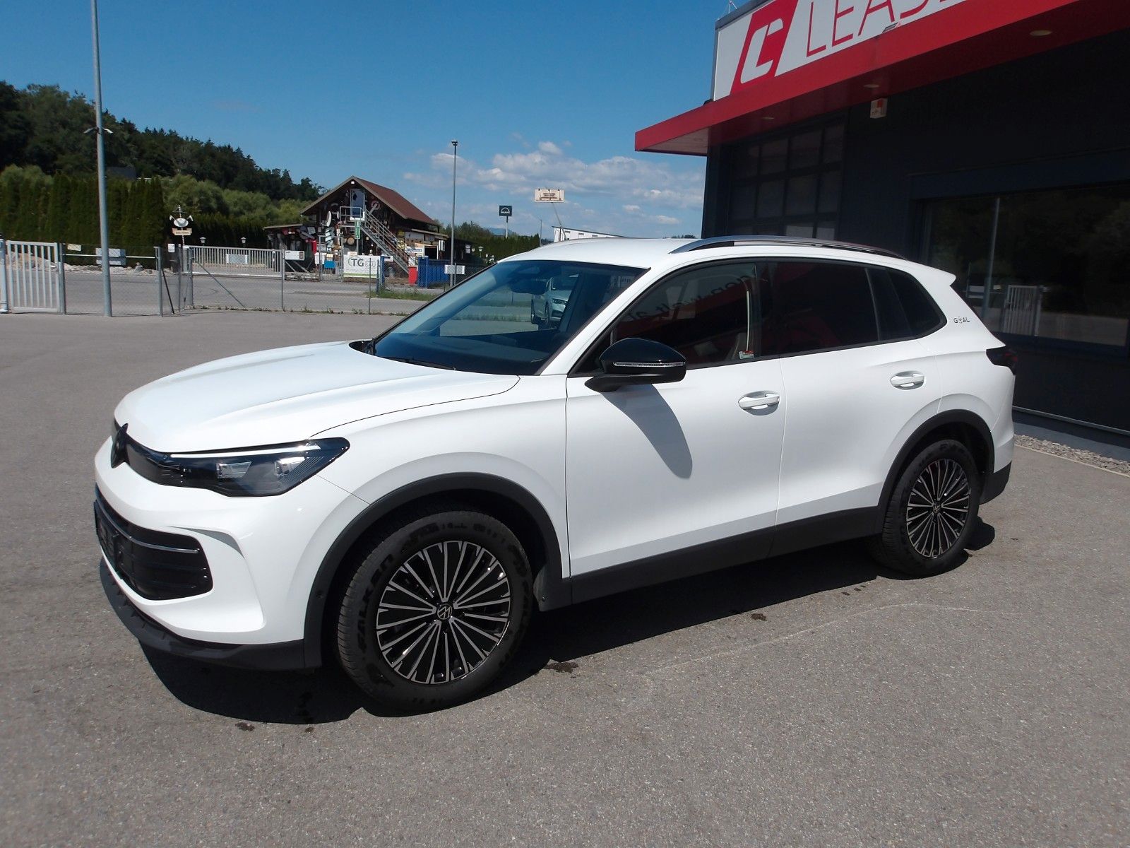 Volkswagen Tiguan 1.5 eTSI Goal "Navi,Kamera" EXP € 22990.-