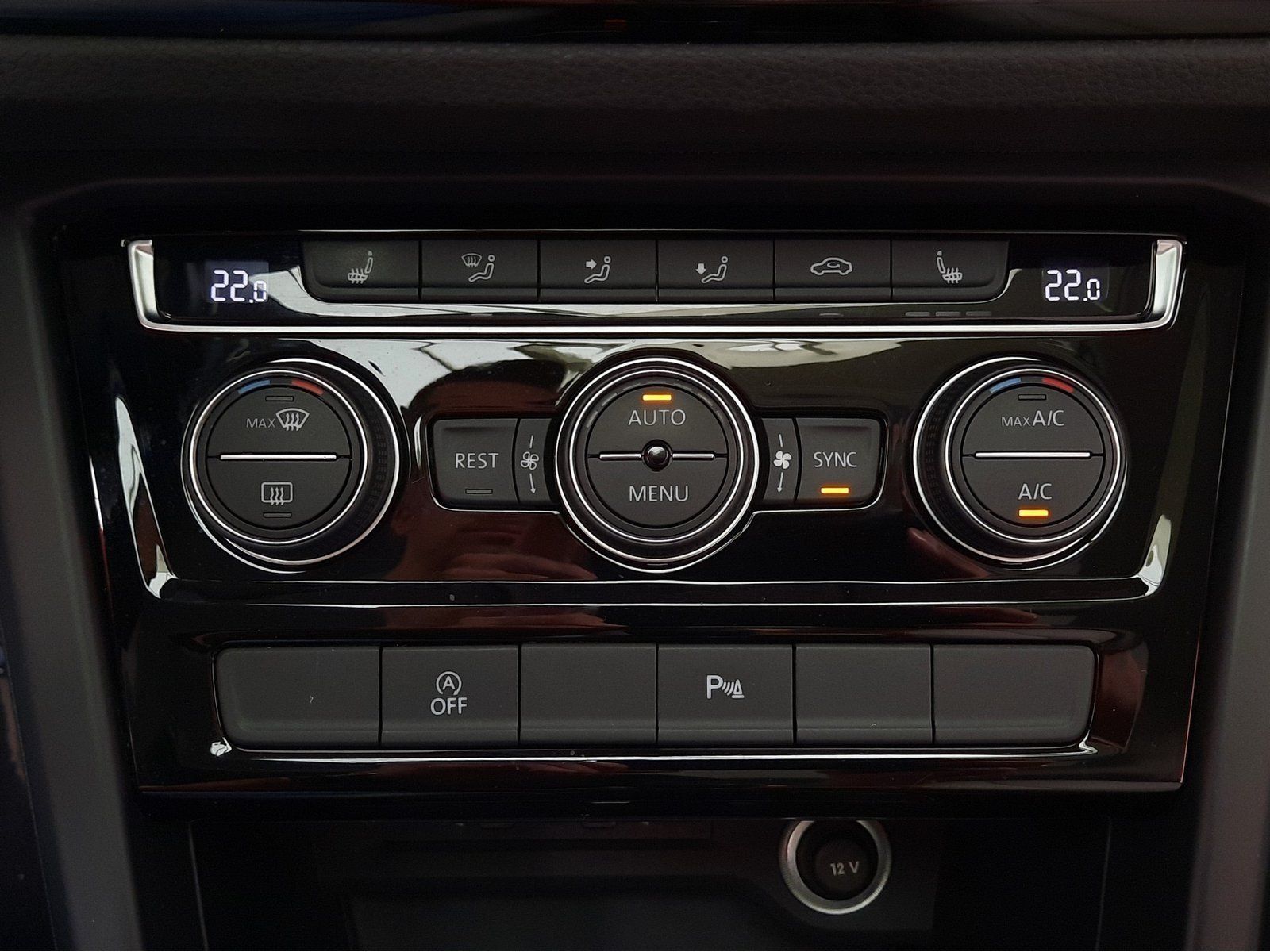 Fahrzeugabbildung Volkswagen Touran Highline TSI *AHK*Panodach*LED*PDC*Navi*