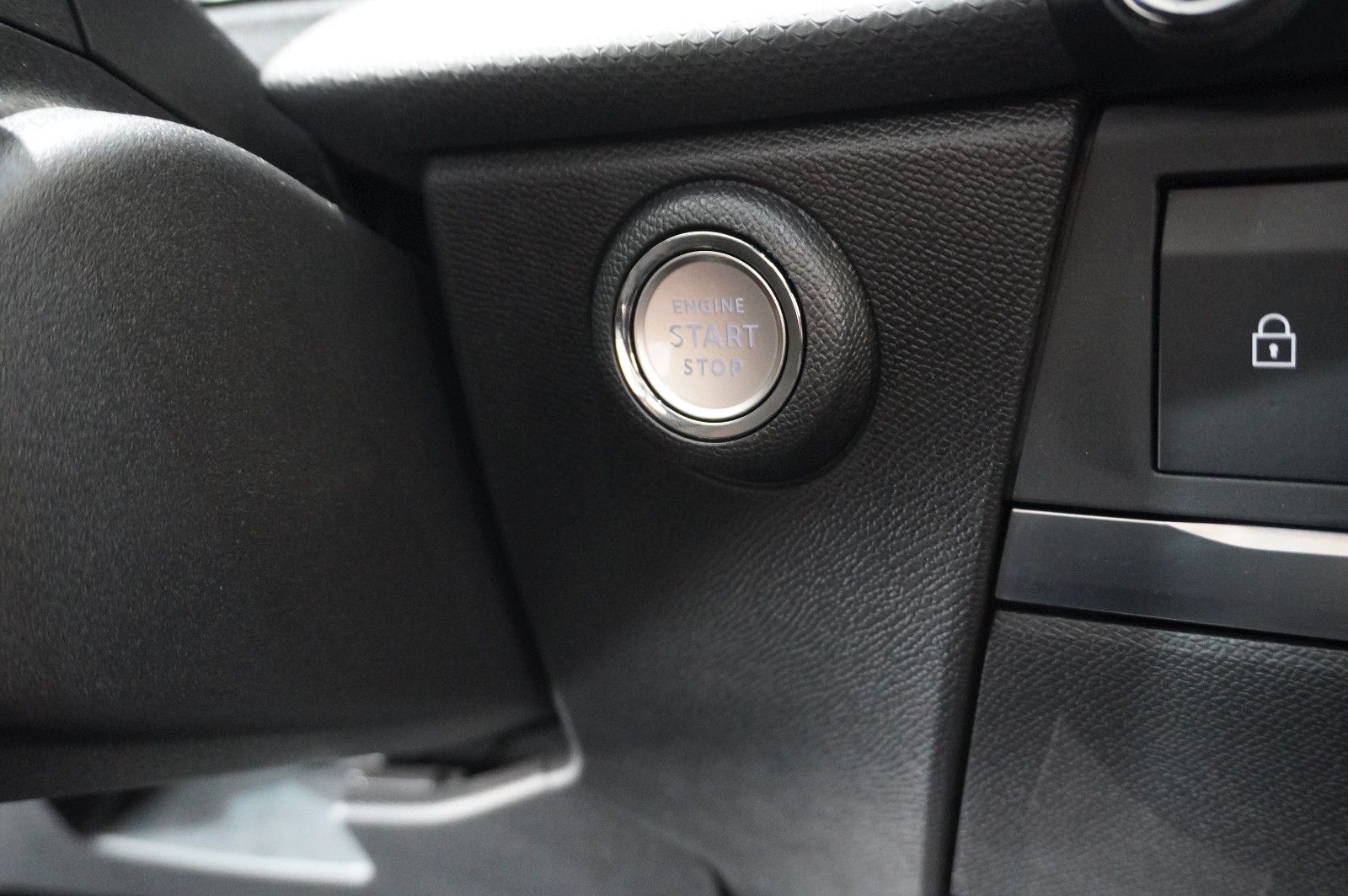 Fahrzeugabbildung Opel Astra L ST 1.2T GS SPORT NAVI/LED/360°/PANO./HUD