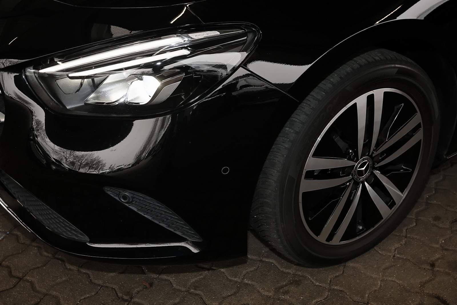 Mercedes-Benz B 180 TOTWINKEL+SPURHALTE+CARPLAY+KAMERA+LED+17" foto 3