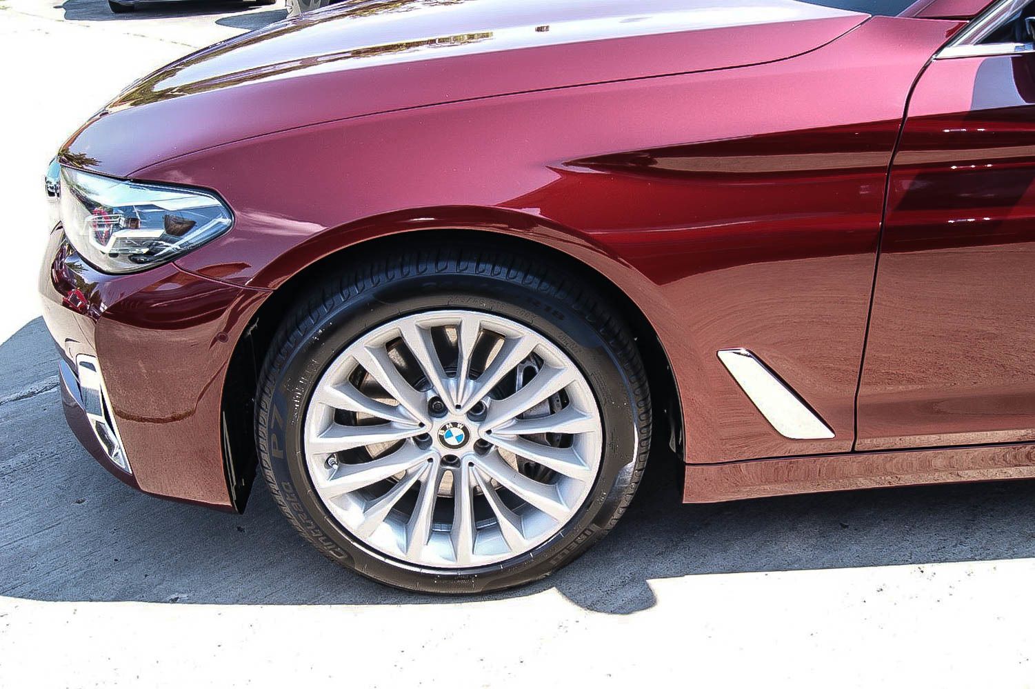 Fahrzeugabbildung BMW 530 d Touring H&K SOUND PANORAMA AVENTURINROT 3