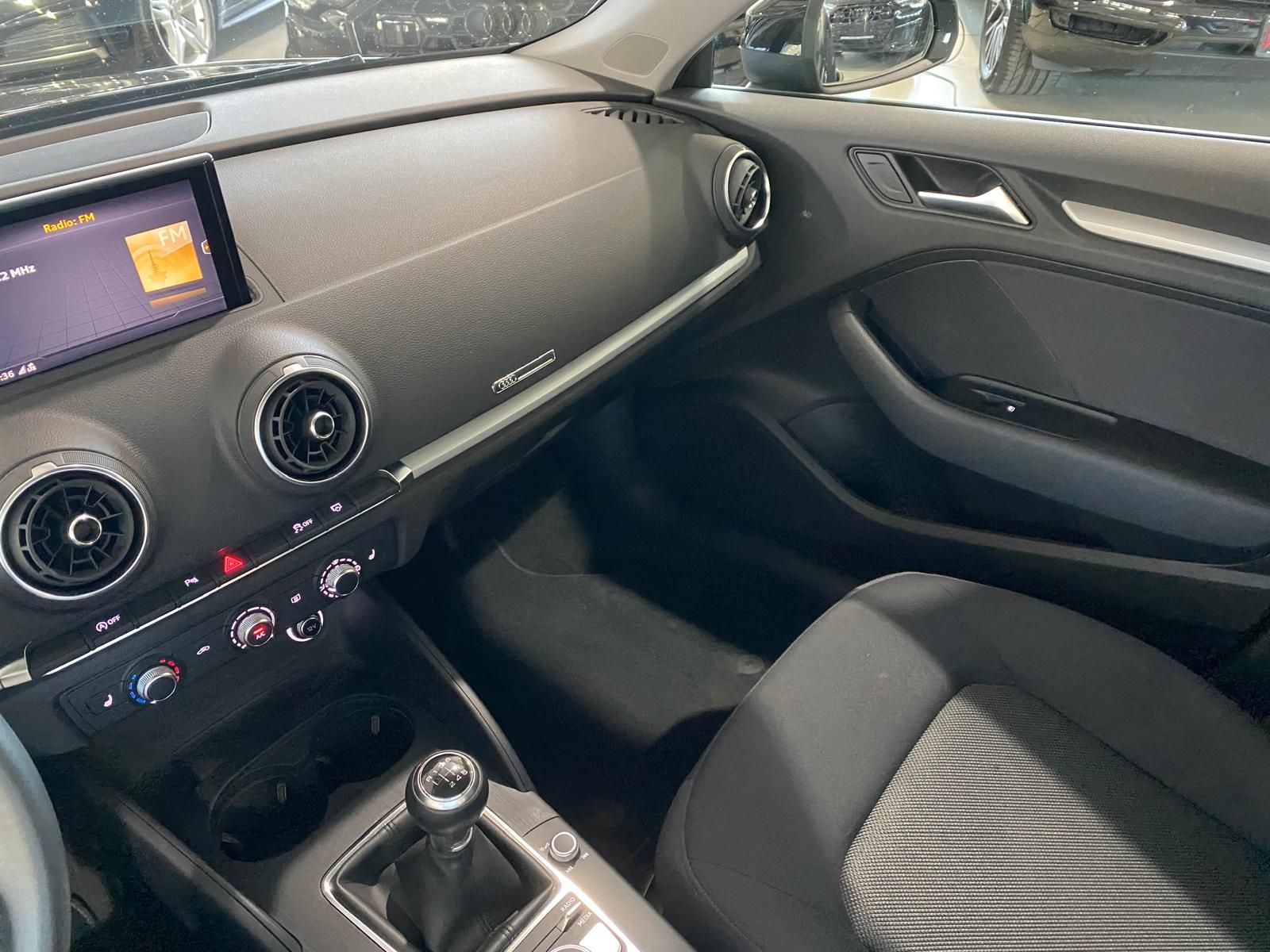 Fahrzeugabbildung Audi A3 30 TDI Sportback/Navi/LED/SH/