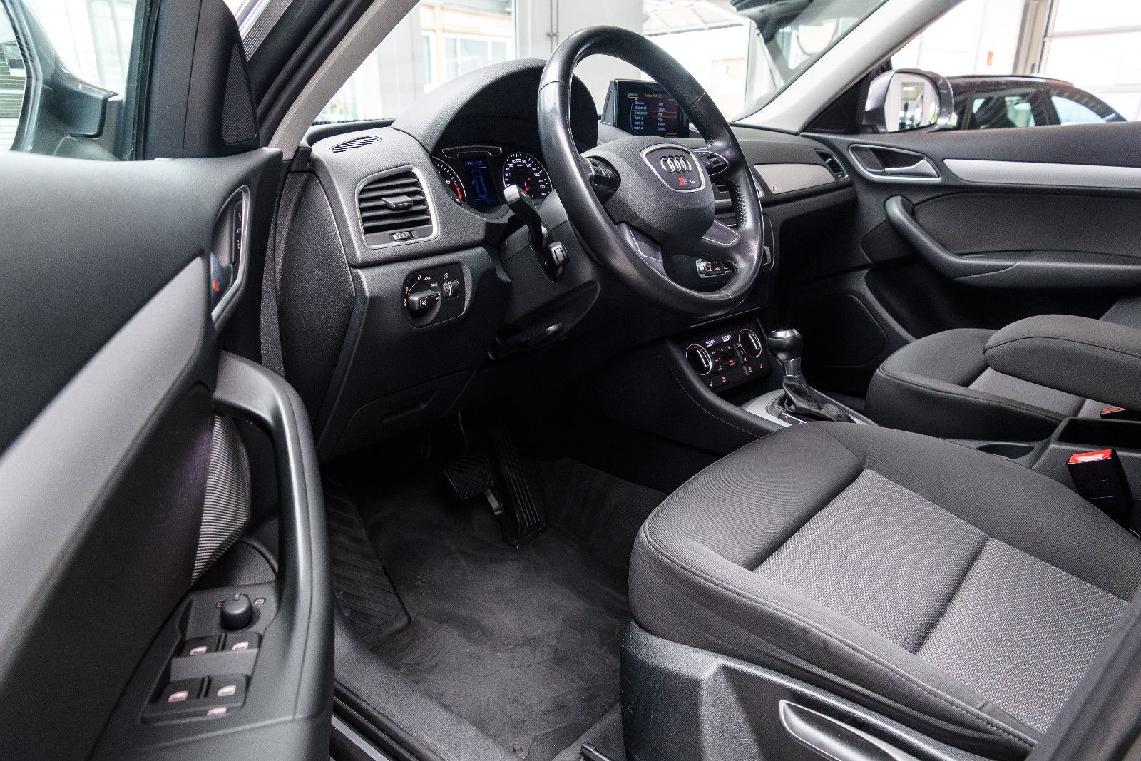 Fahrzeugabbildung Audi Q3 1.4l 110kw S-Line +AHK +Pano +Navi