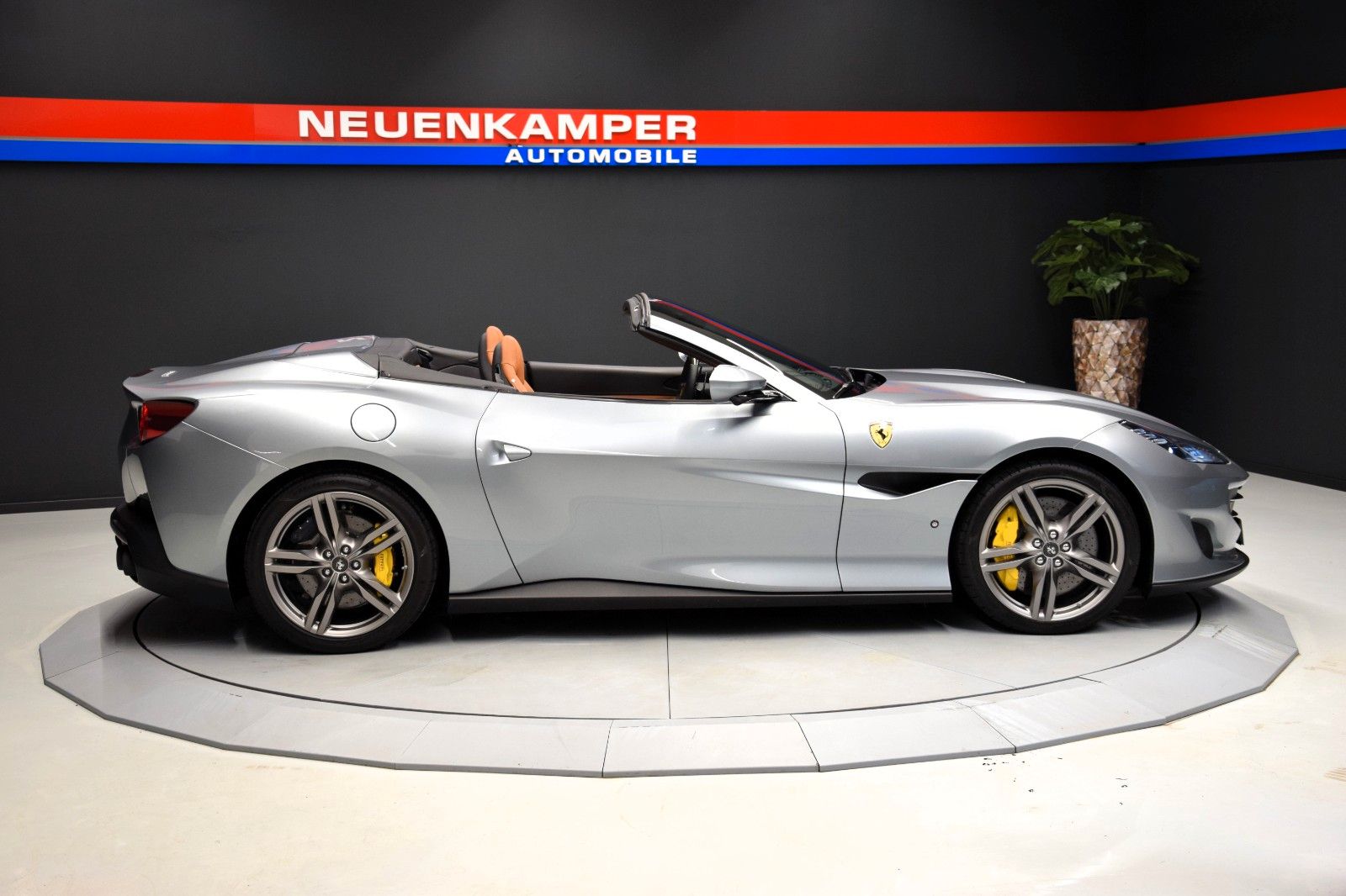 Fahrzeugabbildung Ferrari Portofino ACC Kamera Display Garantie  ADAS 1.Ha