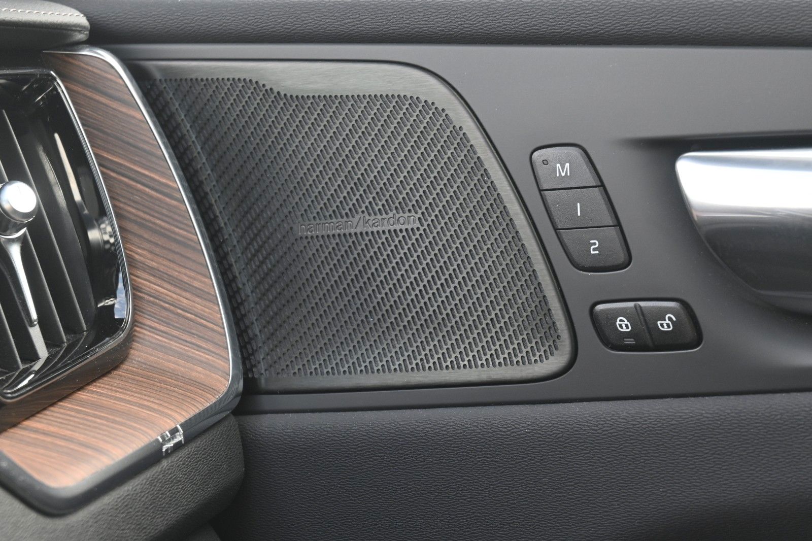 Fahrzeugabbildung Volvo XC60 T8 AWD Recharge Inscription*360°*STDHZG*ACC