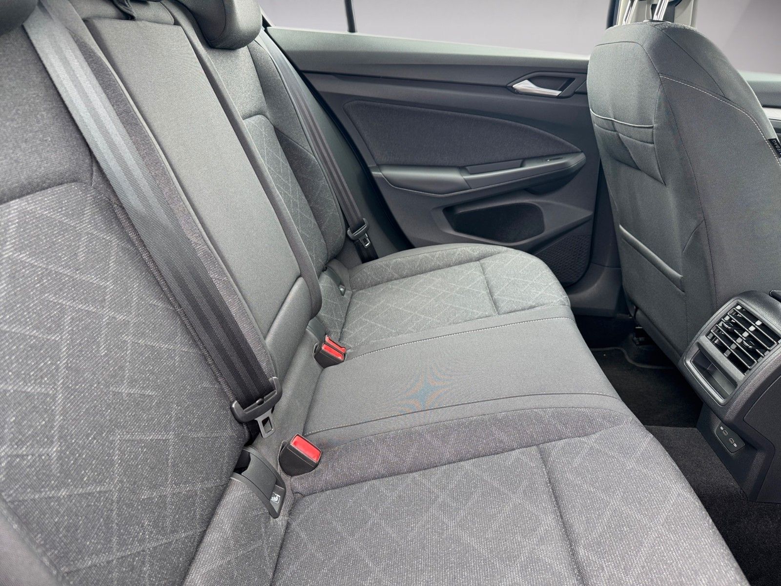 Fahrzeugabbildung Volkswagen Golf VIII Lim. Life 1.5 TSI