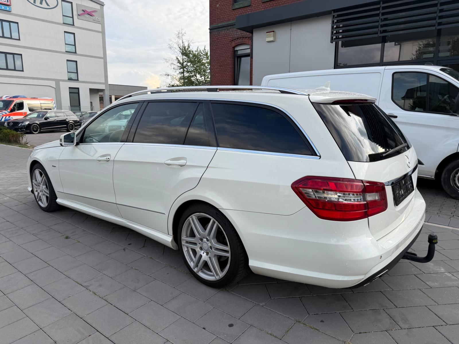 Mercedes-Benz E200 2012 — rear view