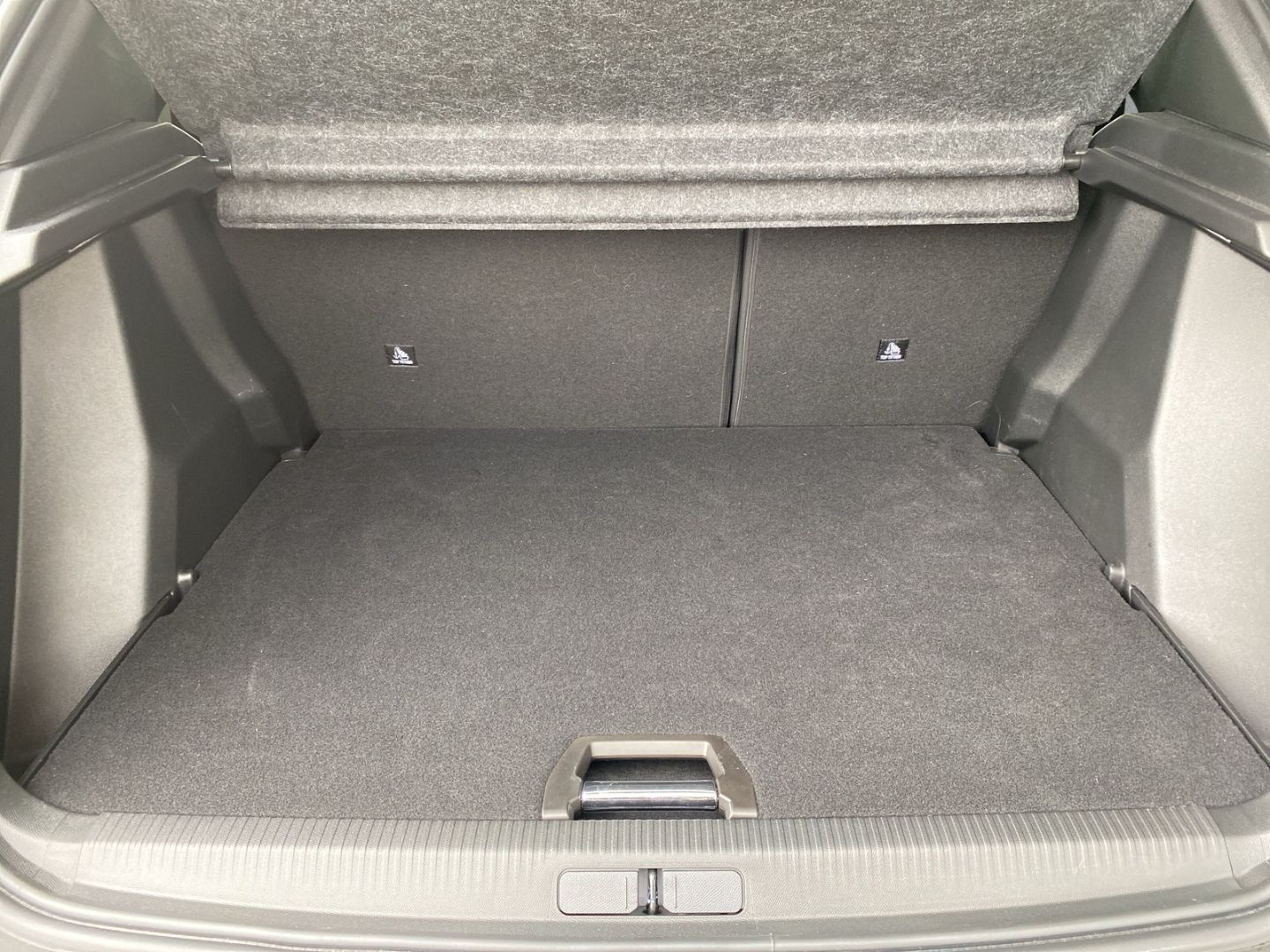 Fahrzeugabbildung Peugeot 2008 Hybrid 136 GT Navigation ACC Rückfahrk. DAB