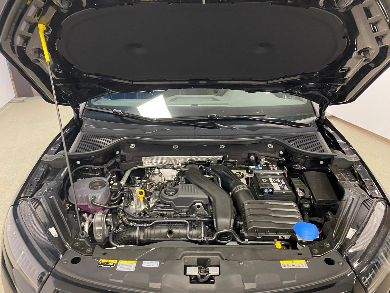 Fahrzeugabbildung SKODA Karoq 1.5 TSI SPORTLINE+MATRIX+ACC+AHK+APP+RFK++
