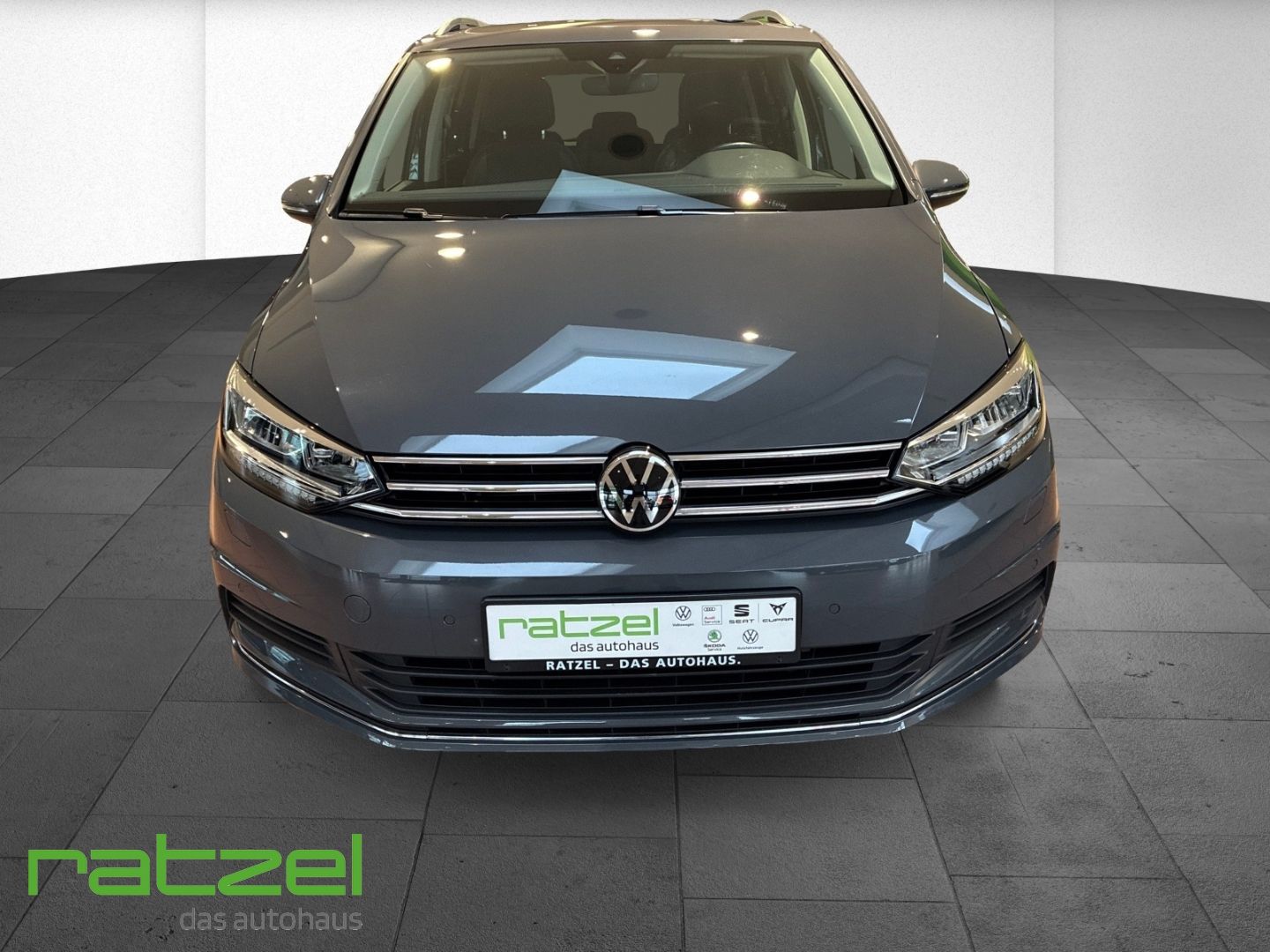 Fahrzeugabbildung Volkswagen Touran Active 1.5 TSI 6-Gang AHK+El. Panodach