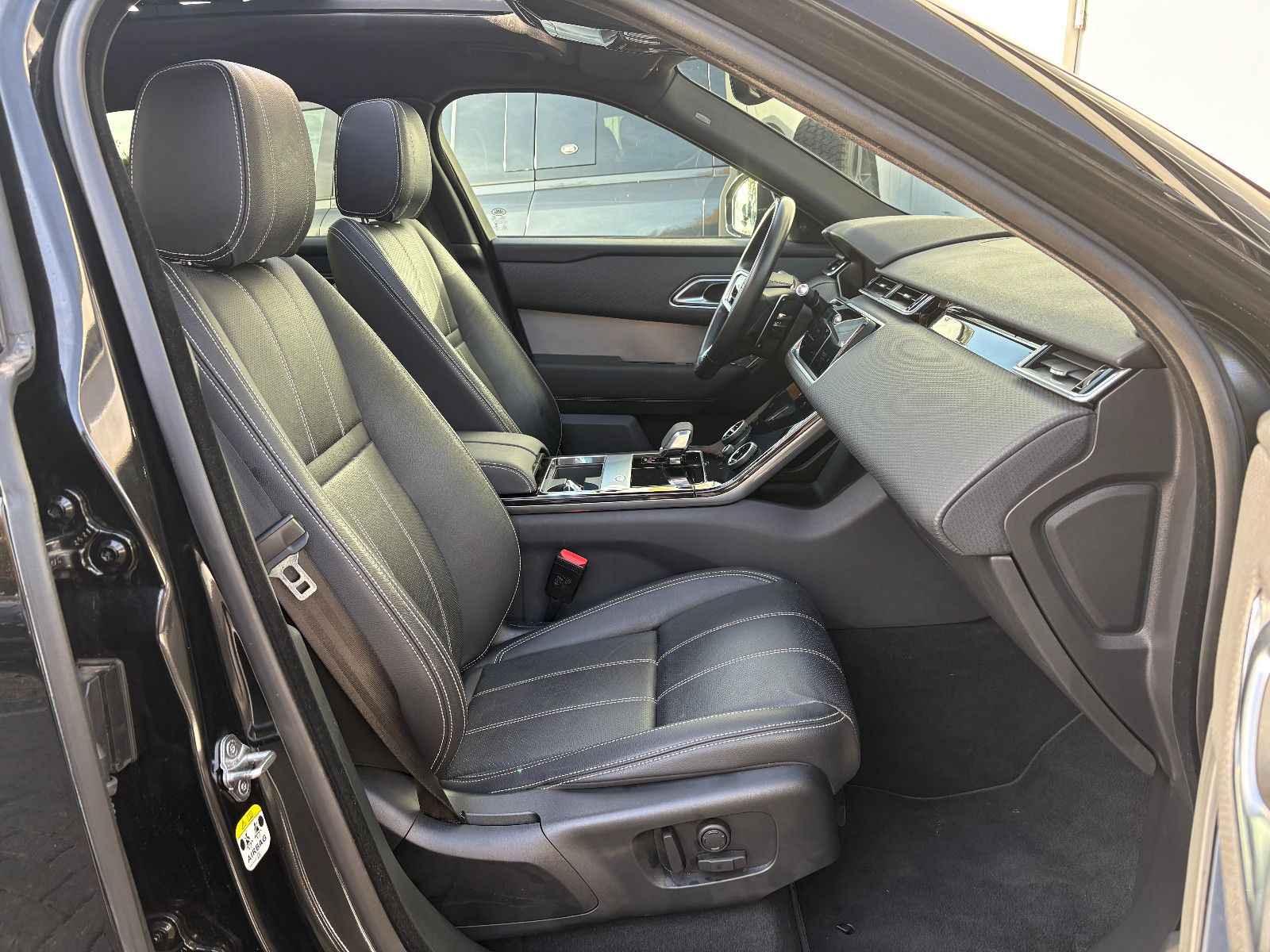 Fahrzeugabbildung Land Rover Range Rover Velar/R-DYNAMIC/PANO/HEAD-UP/ACC