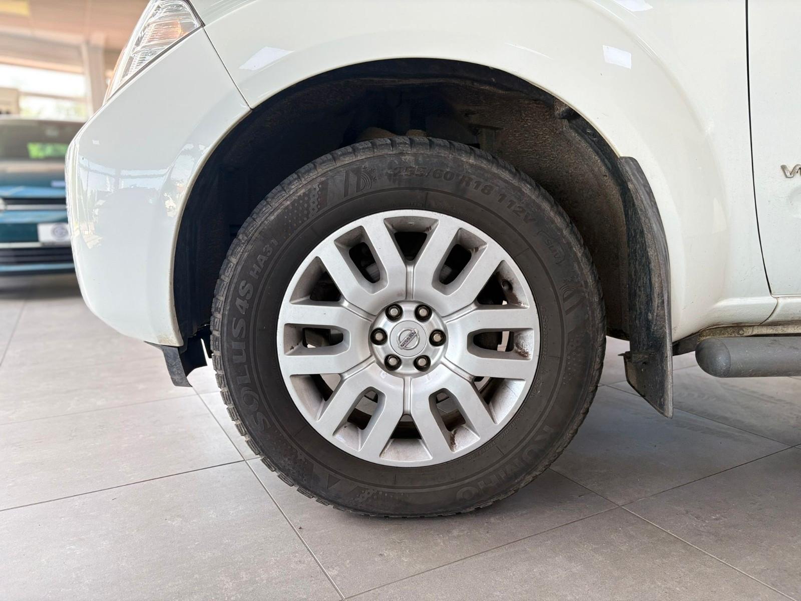 Nissan Navara Double cabine 3.0 231ch - Attelage - Régulateur - Ecran tactile - Sièges chauffants