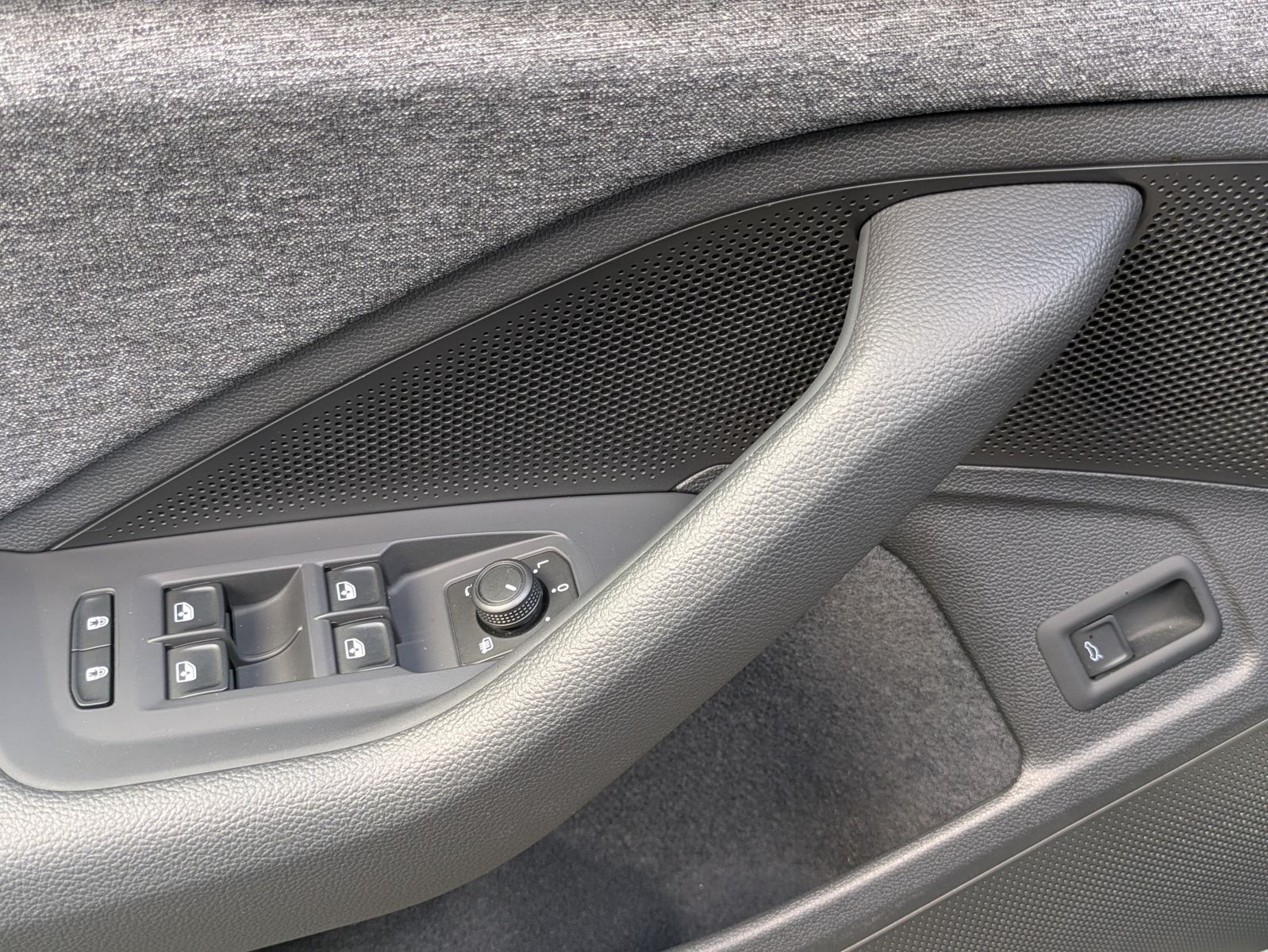 Fahrzeugabbildung SKODA Superb 2.0 TDI 4x4 Selection MATRIX*AHK*PANO*19"